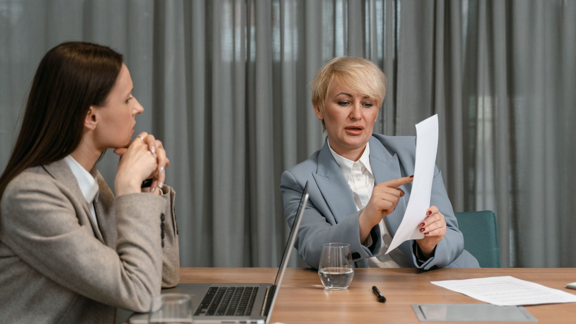 1. Elle connaît exactement le prix des choses