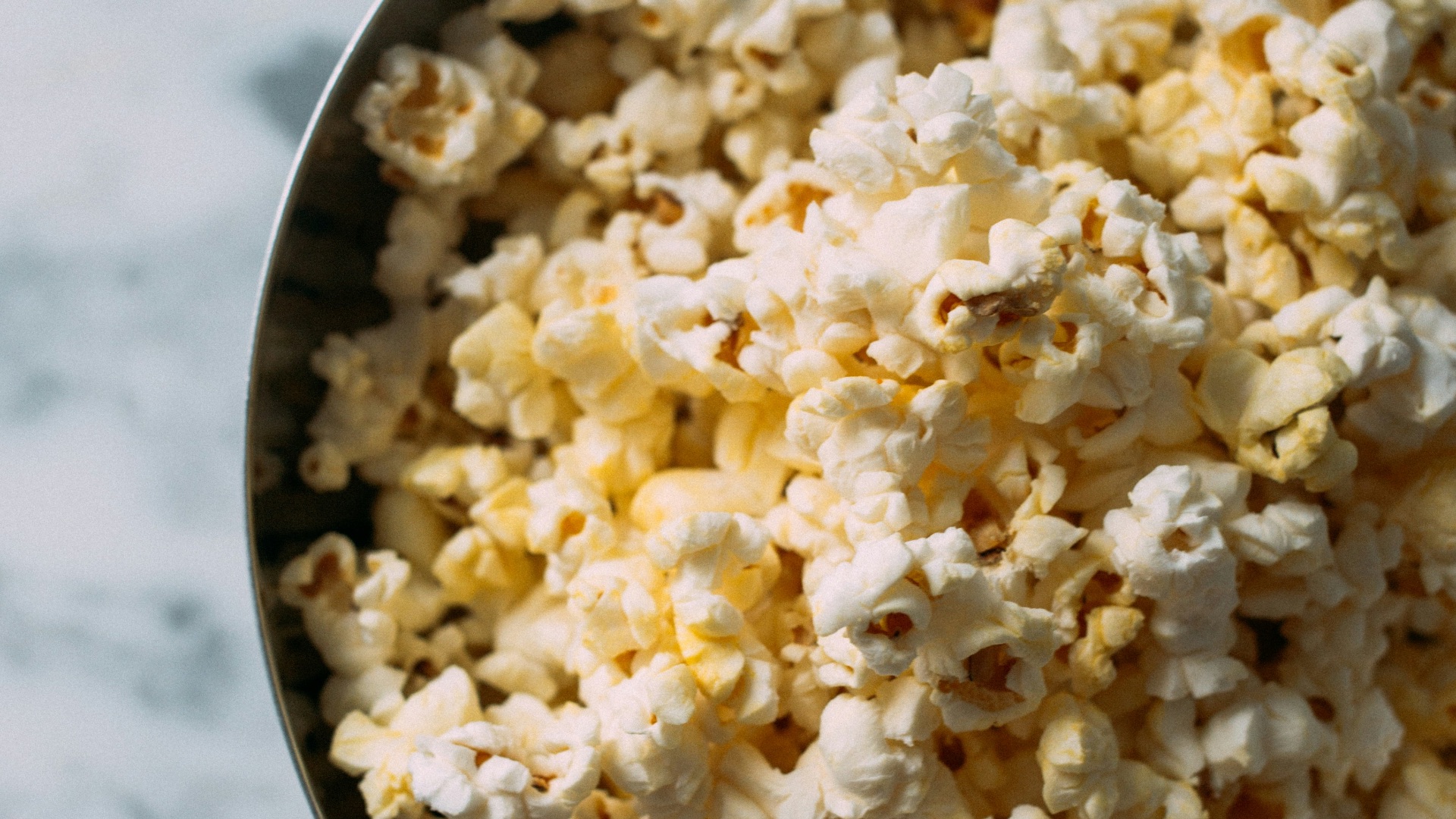 15. Du pop-corn pendant un film