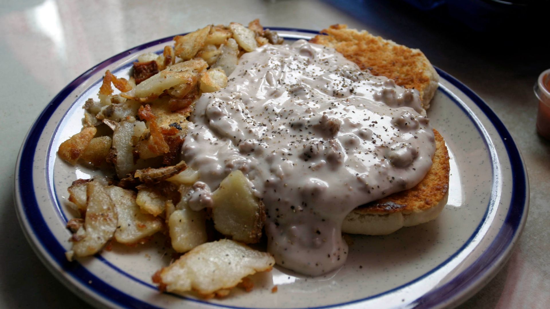 6. Biscuits et sauce au jus de viande