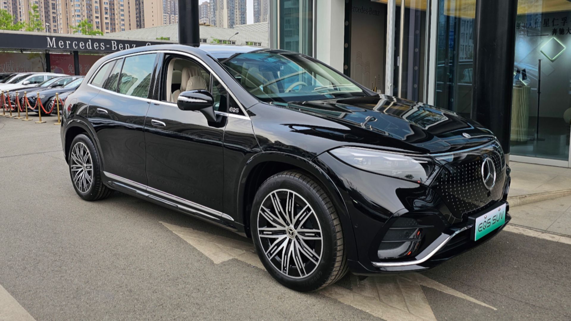 8. SUV Mercedes-Benz EQS