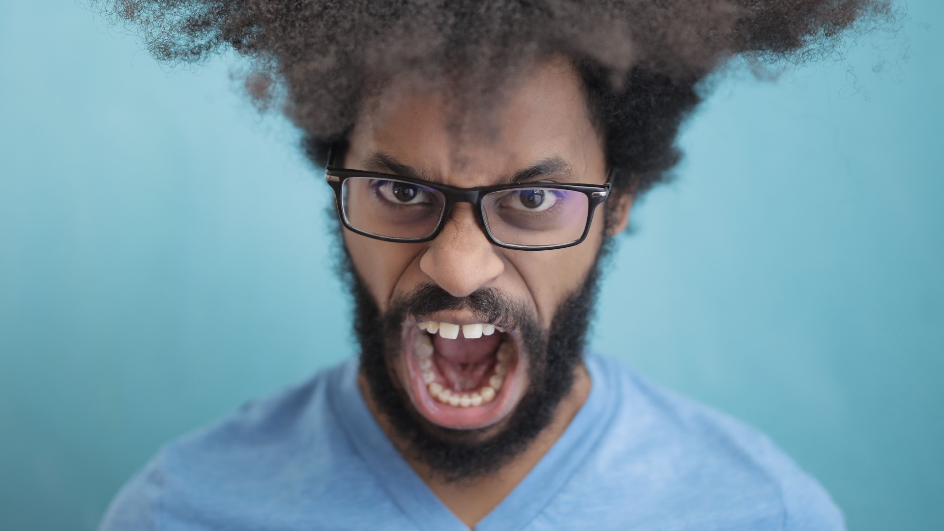 13. Vous vous mettez sur la défensive quand quelqu'un vous fait part de ses remarques