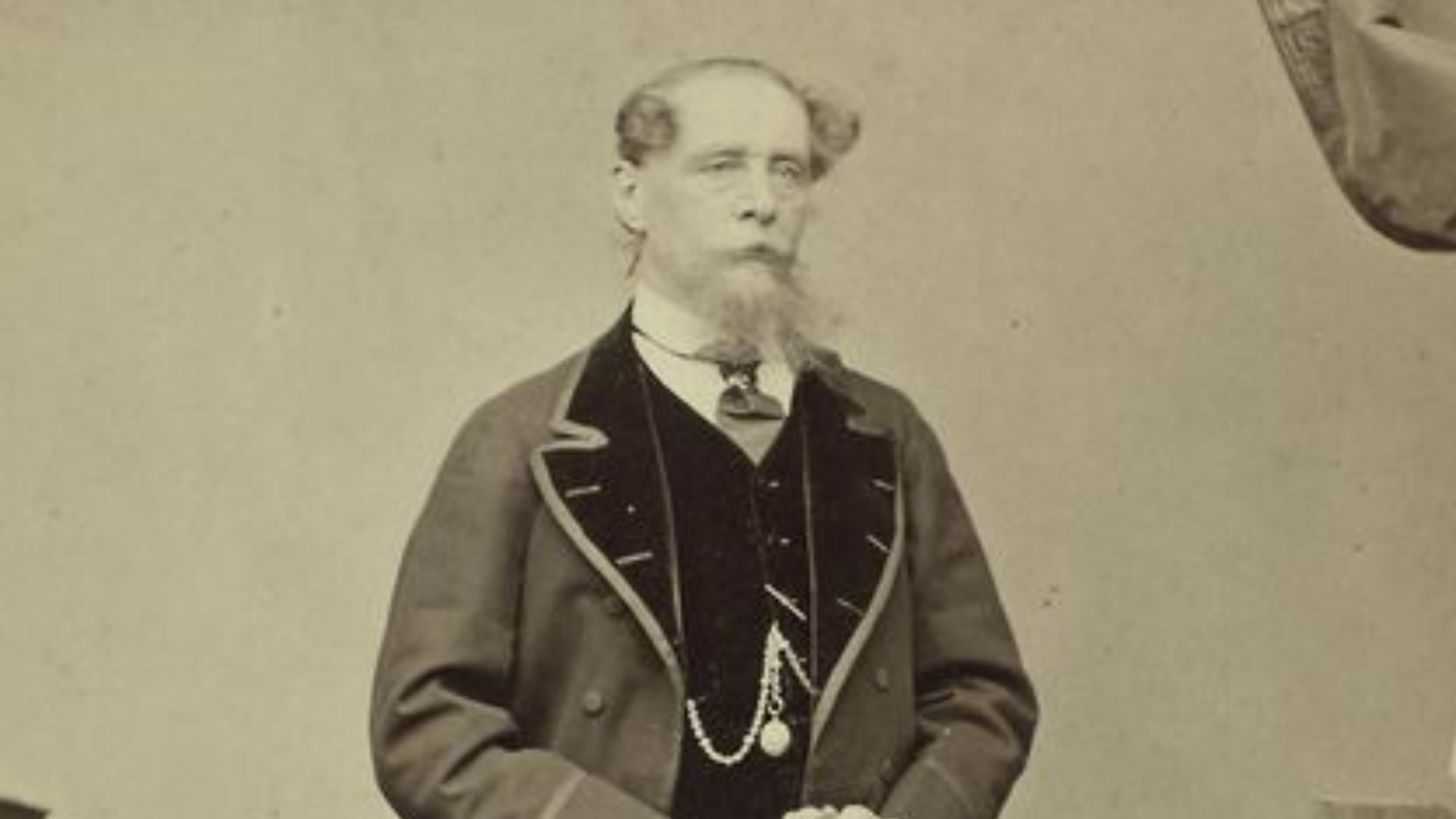 2. Charles Dickens s'en est sorti indemne après un déraillement