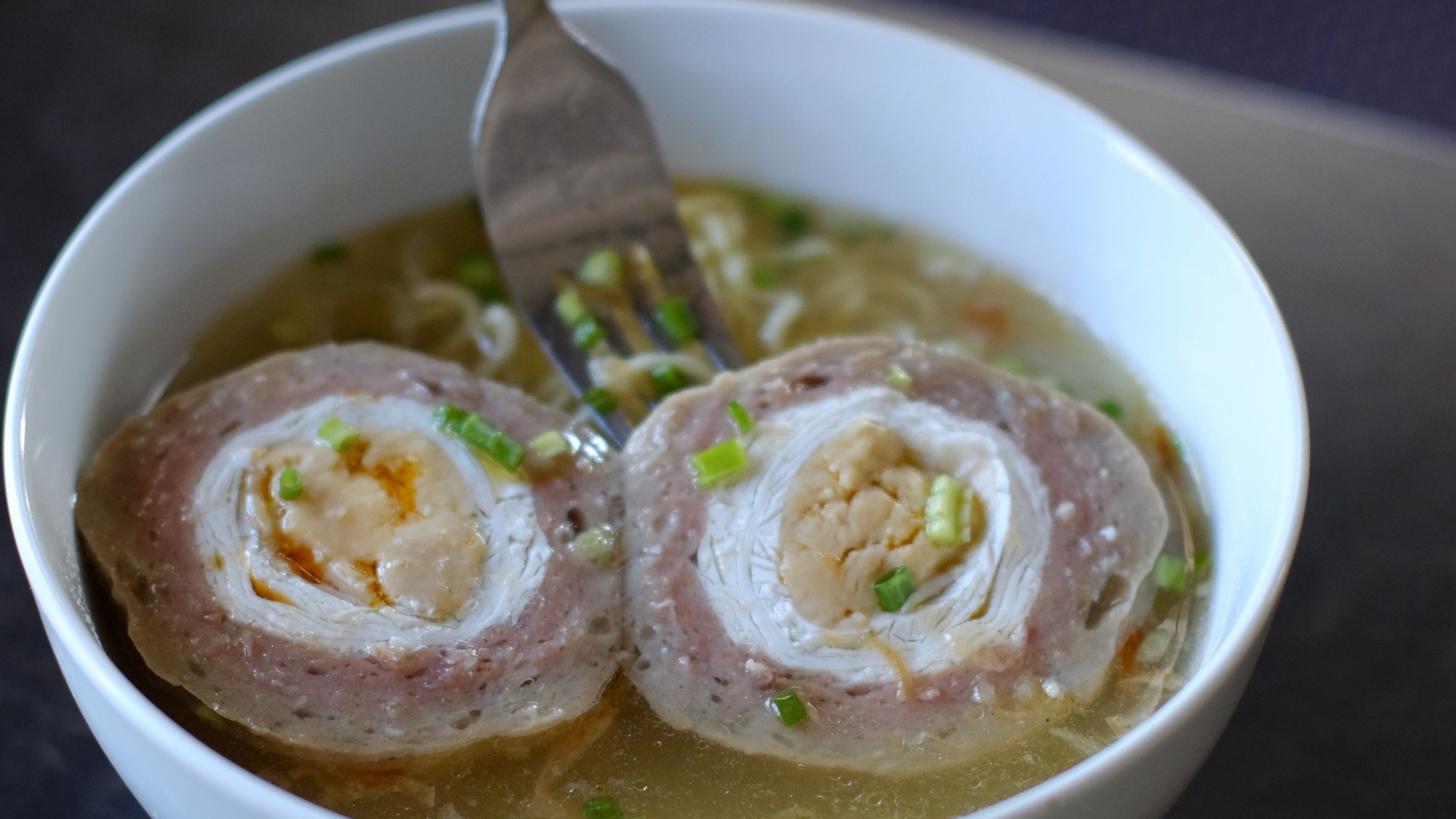 4. On peut tout à fait utiliser une fourchette pour manger une soupe de nouilles