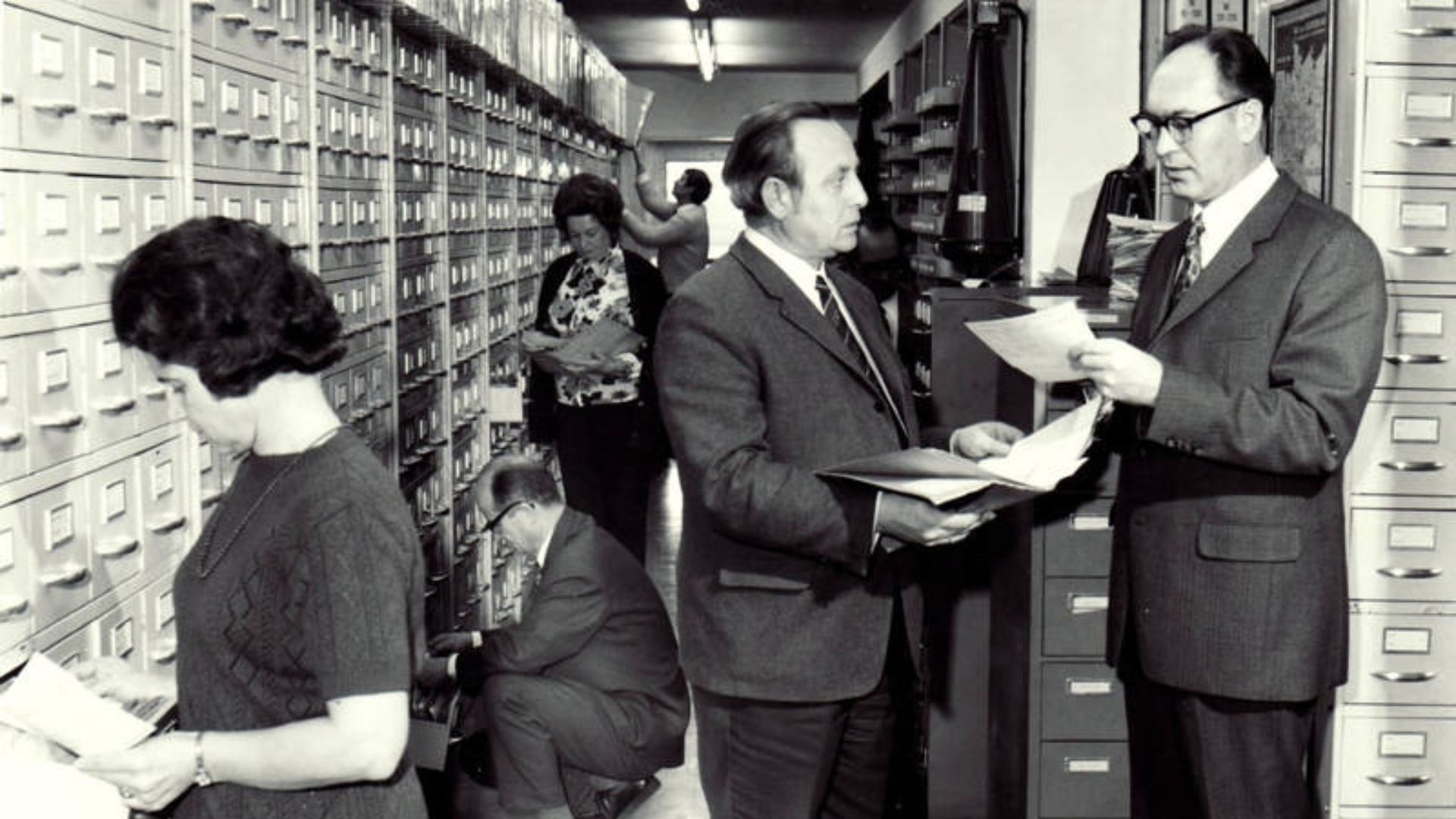 19. Les Archives d'Arolsen ont identifié des millions de victimes