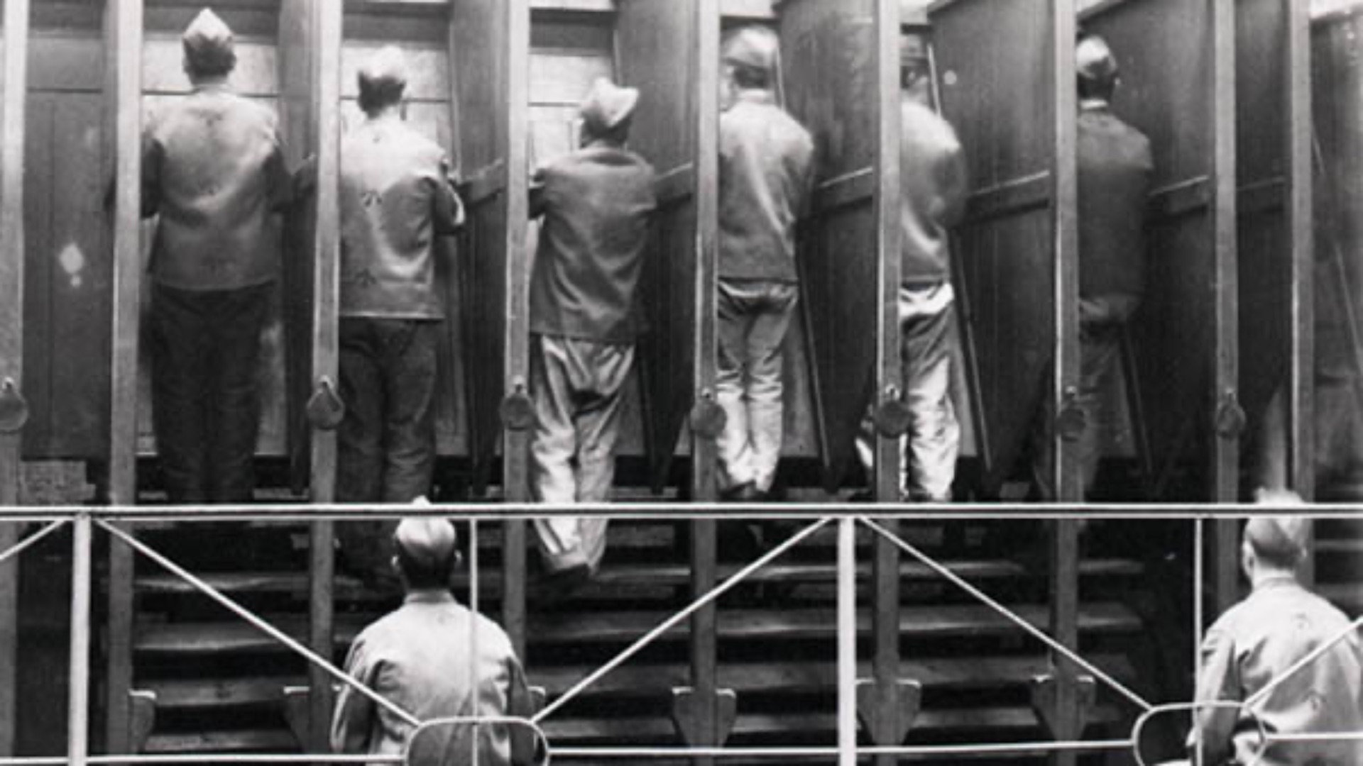9. Les prisonniers marchaient sur des tapis roulants qui ne produisaient pratiquement aucune énergie