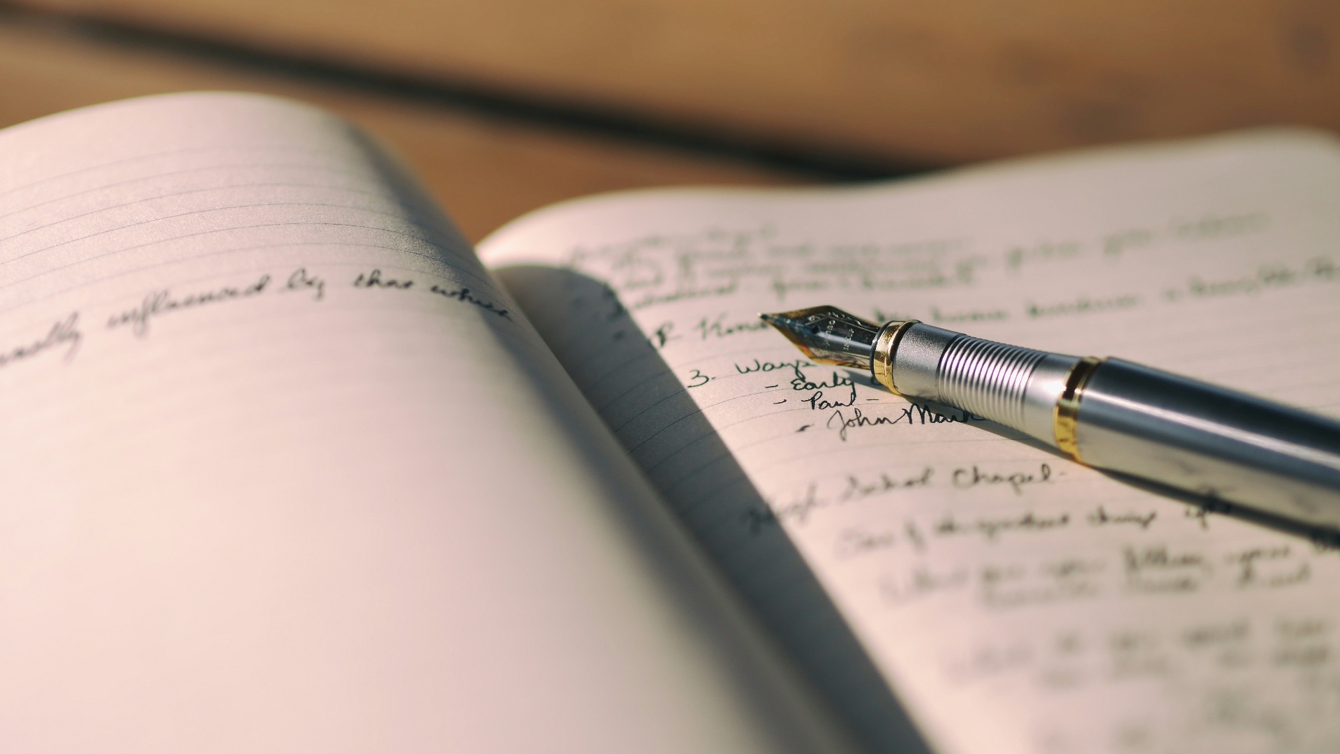 1. Gardez un journal de rêves près de votre lit