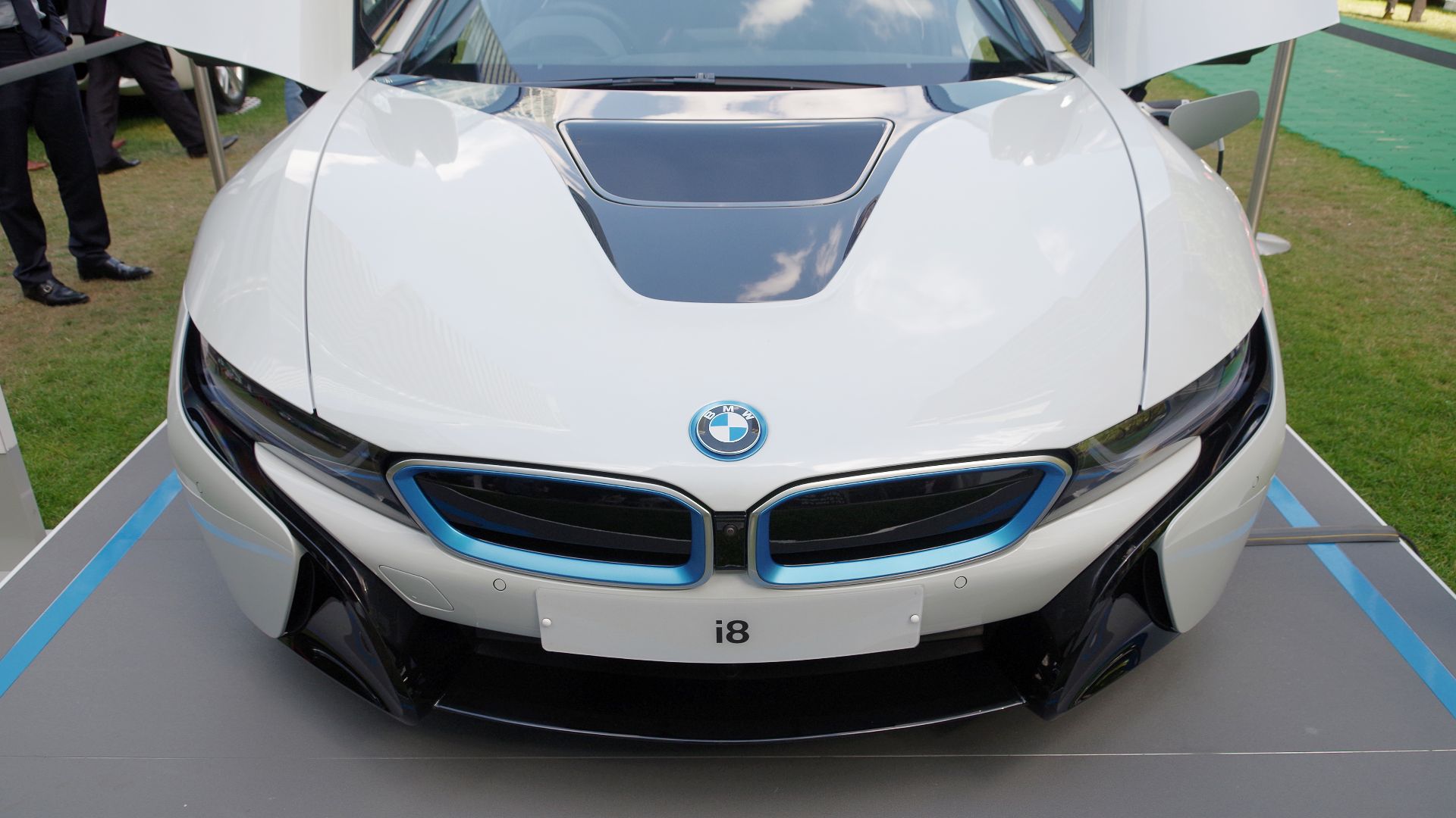 14. BMW i8
