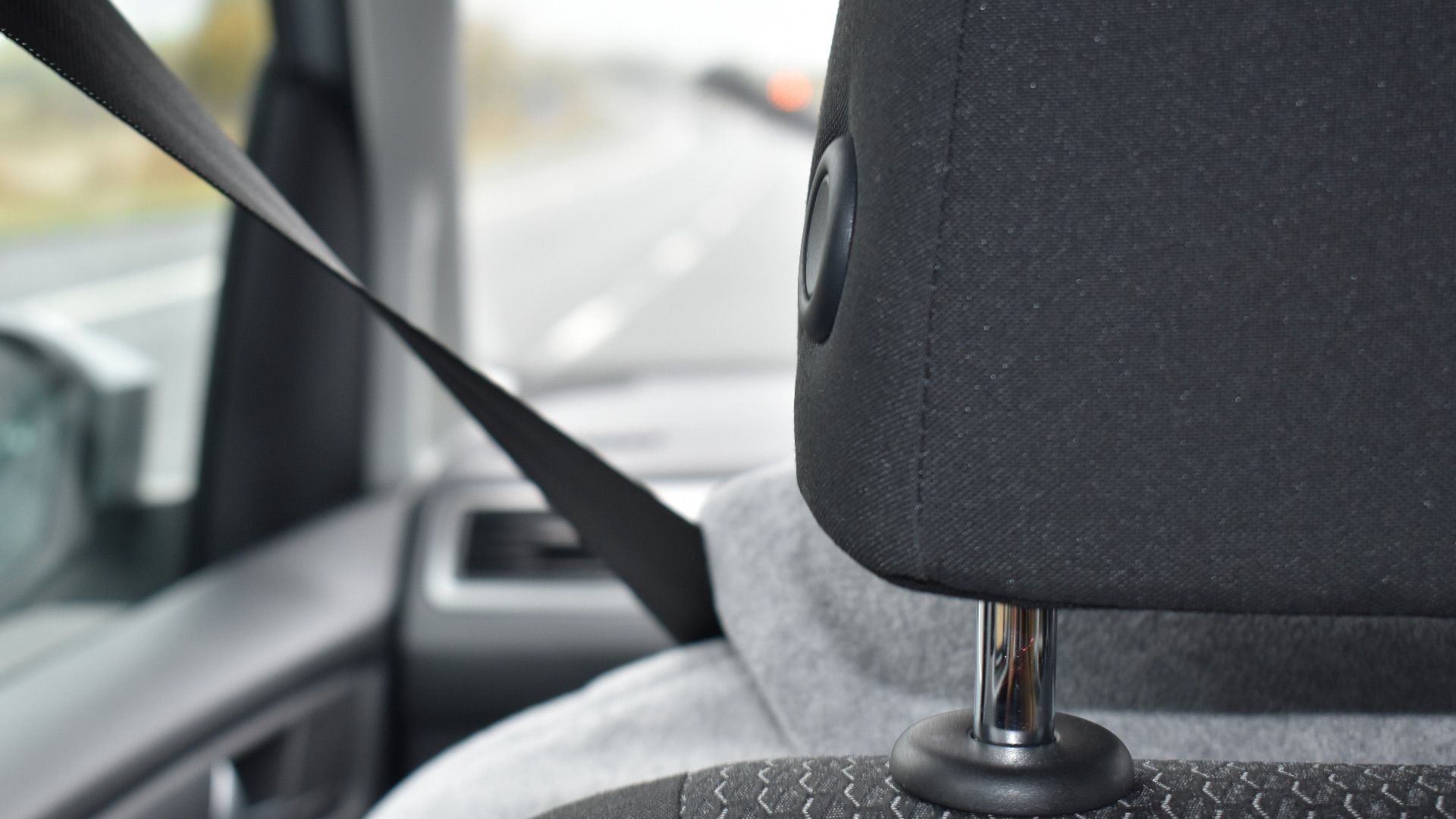 2. La ceinture de sécurité à trois points