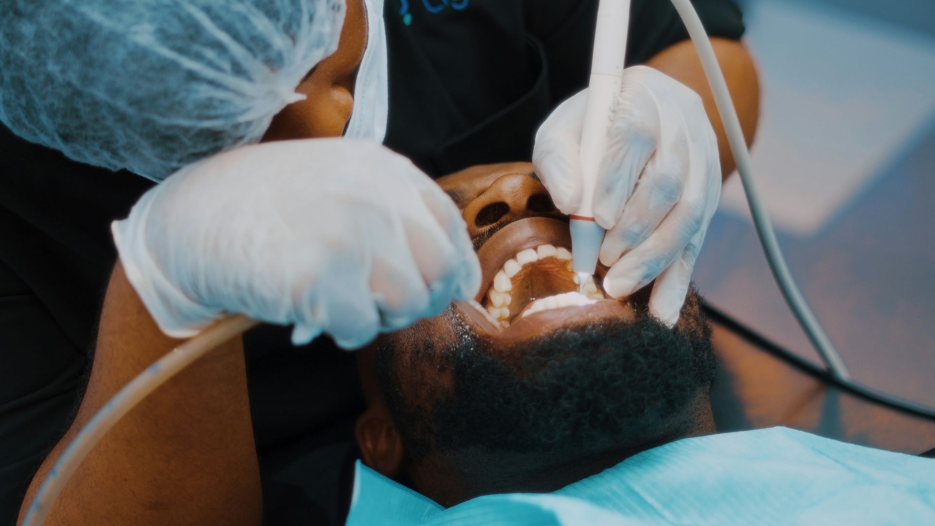 15. Négliger les saignements des gencives ou ne pas aller chez le dentiste