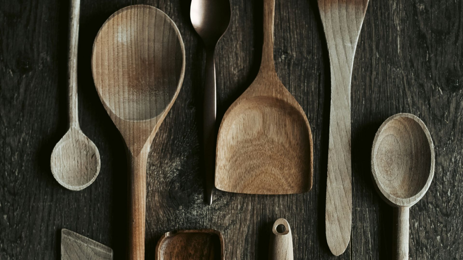 17. Sculpter une énorme cuillère en bois