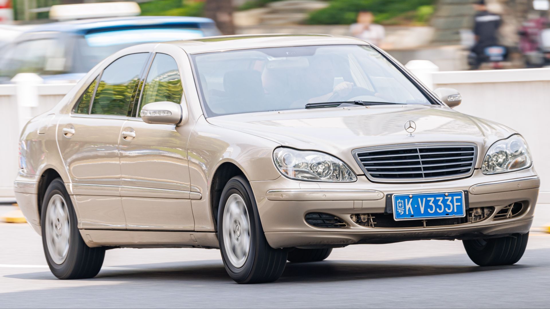 1. La Classe S W220