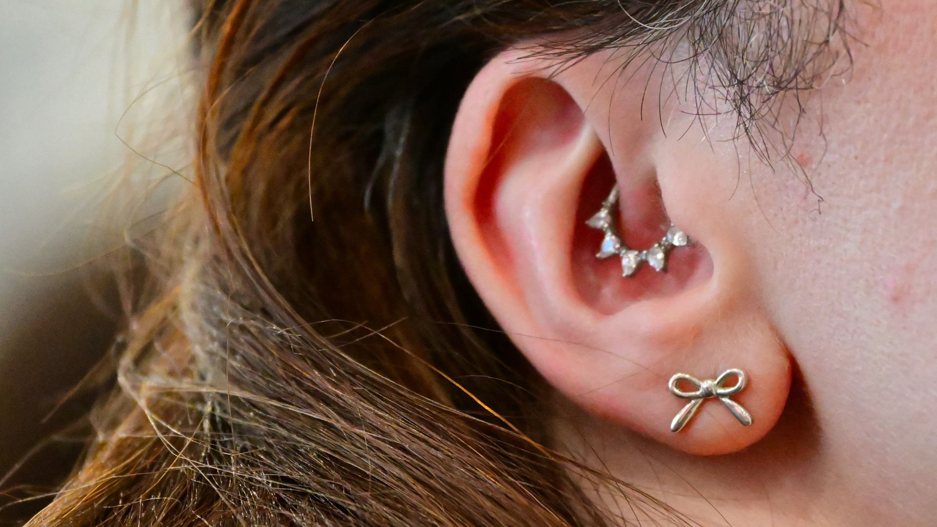 7. Un piercing « Forward Helix »