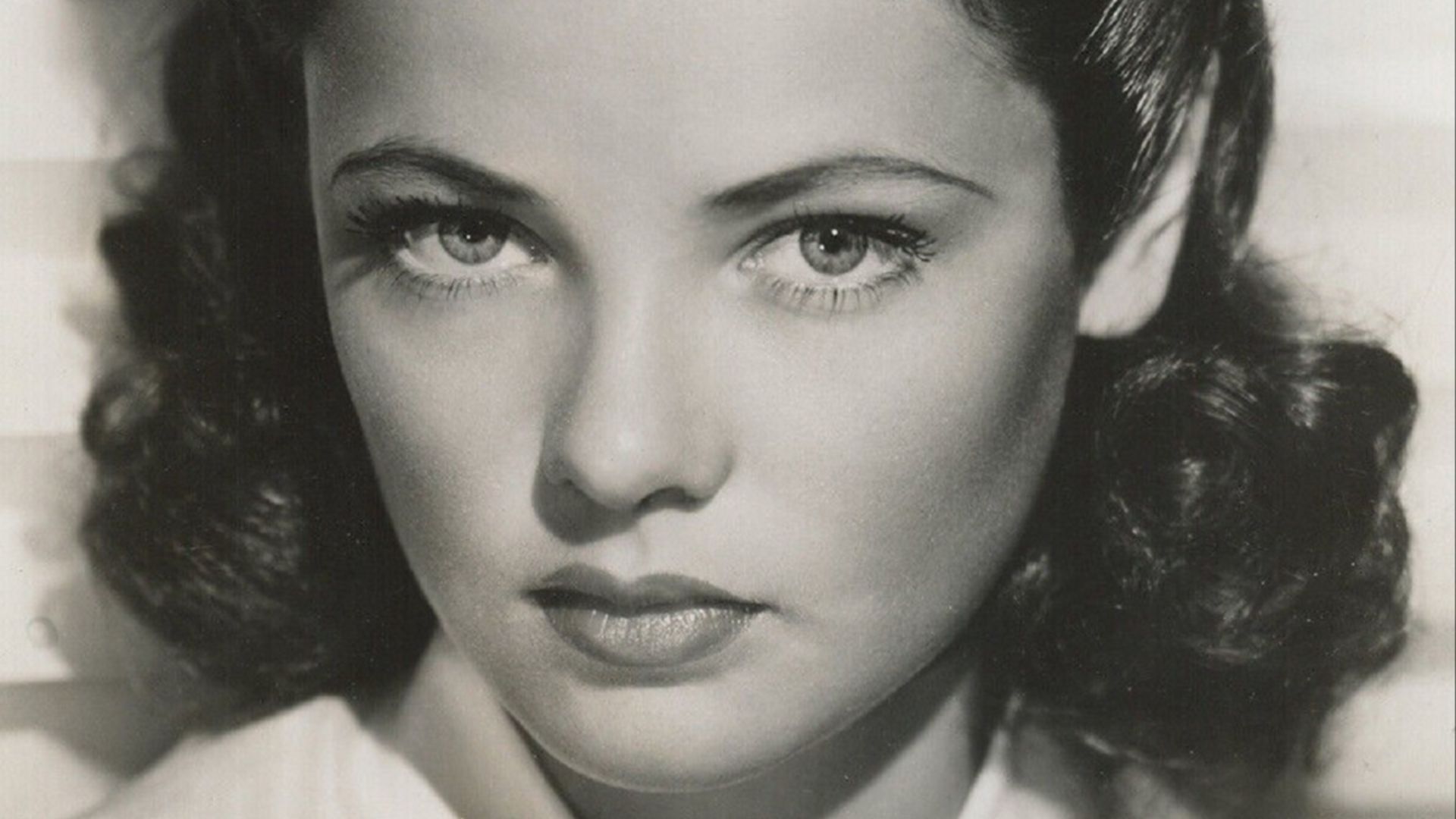 1. Gene Tierney : la beauté élégante du Hollywood classique