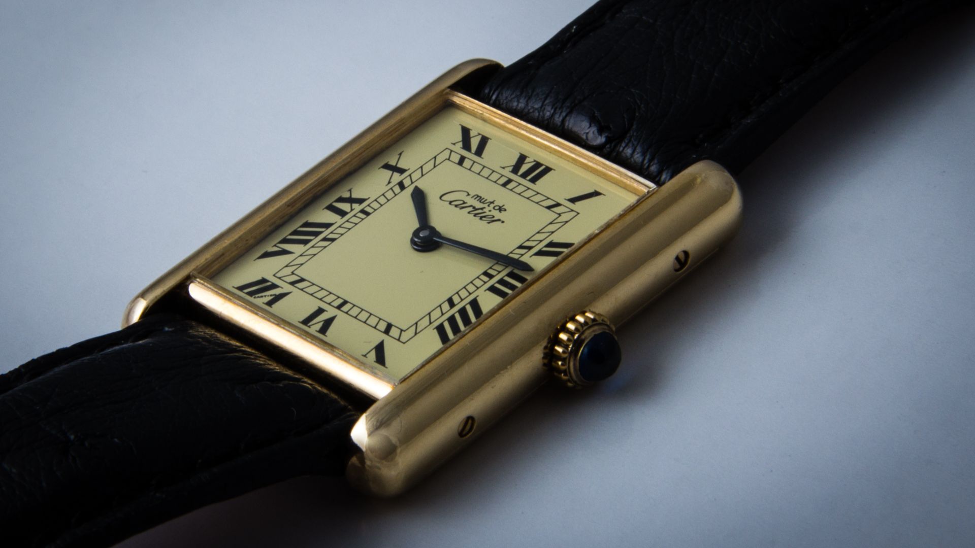 4. La Tank « Must de Cartier » en vermeil qui a connu des jours meilleurs
