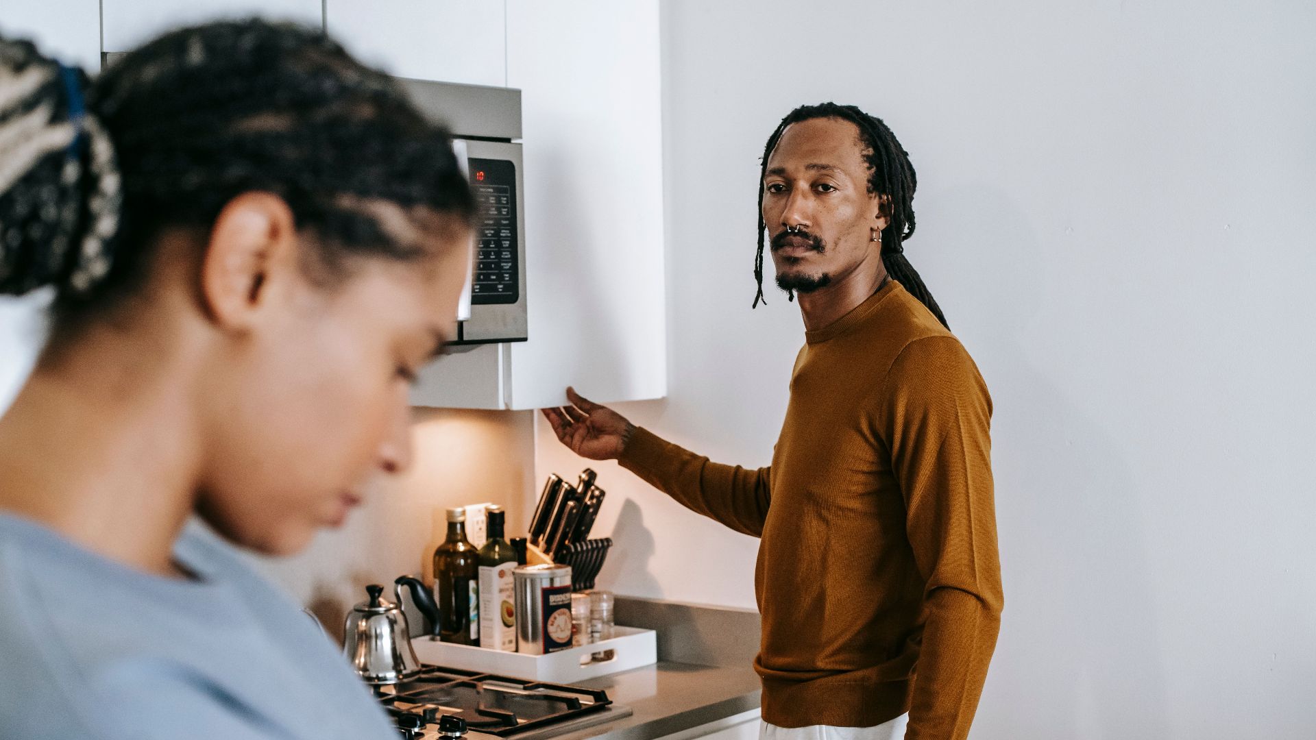 4. Il te fait la concurrence pour savoir qui est le plus fatigué