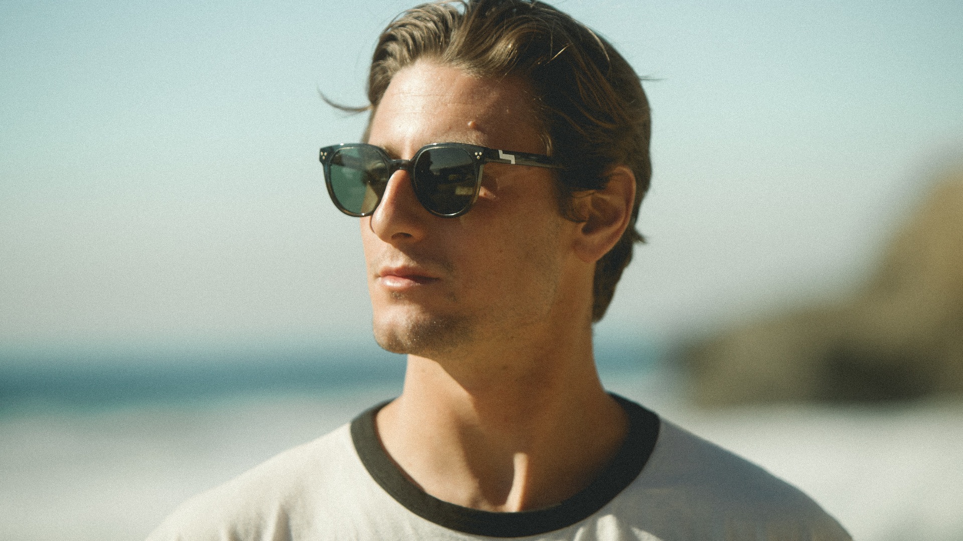 8. Lunettes de soleil de type « Aviator » ou « Wayfarer »