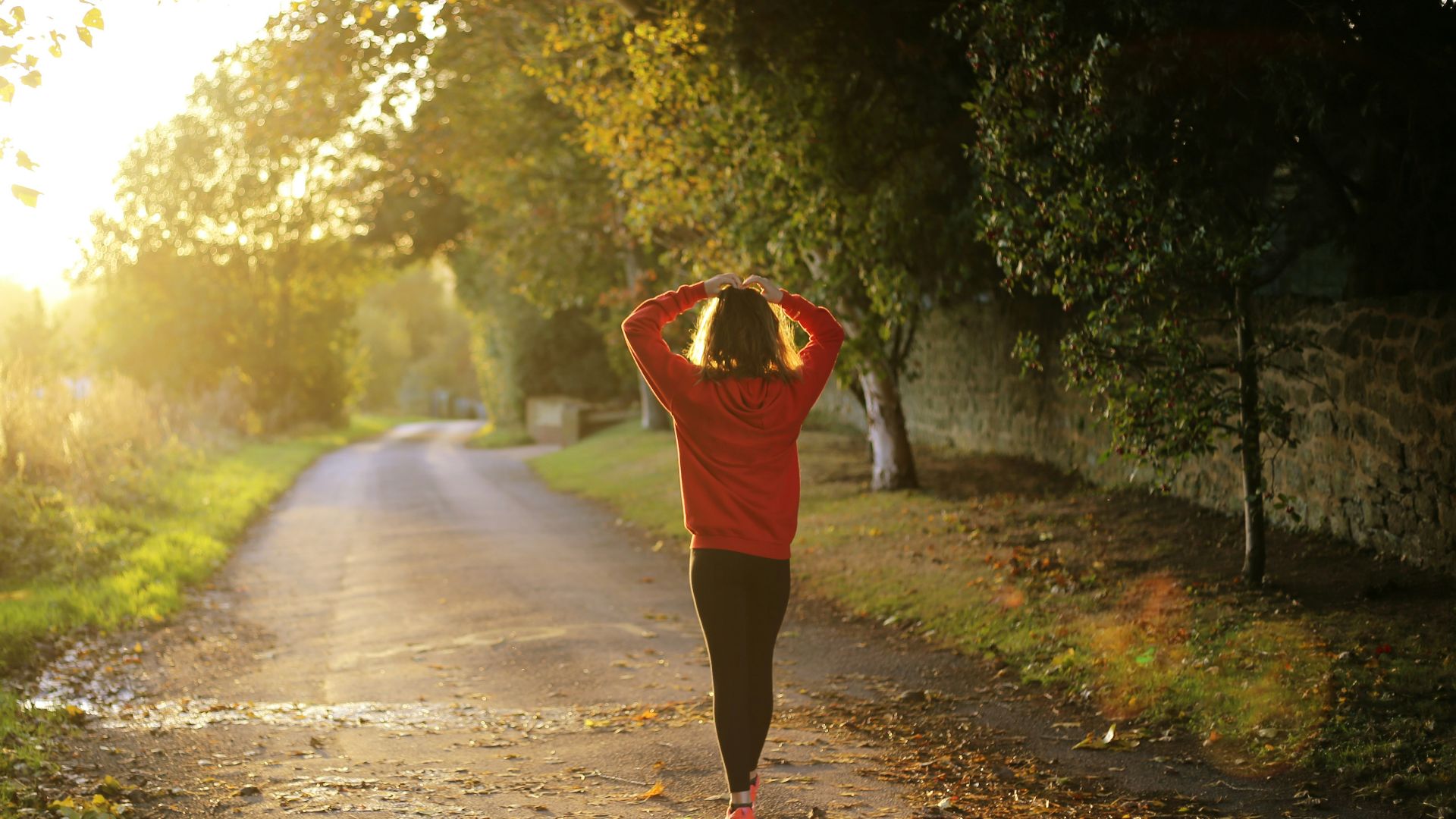 14. Balancer les bras en marchant