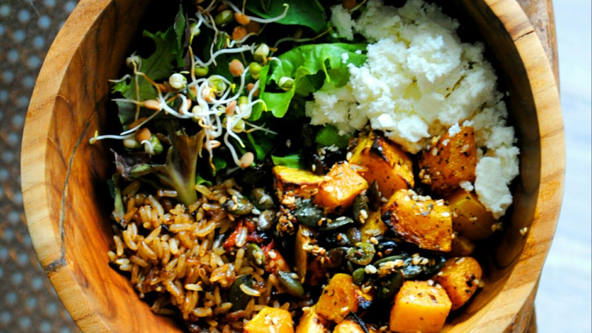 14. Bol de riz sauvage et de courge rôtie