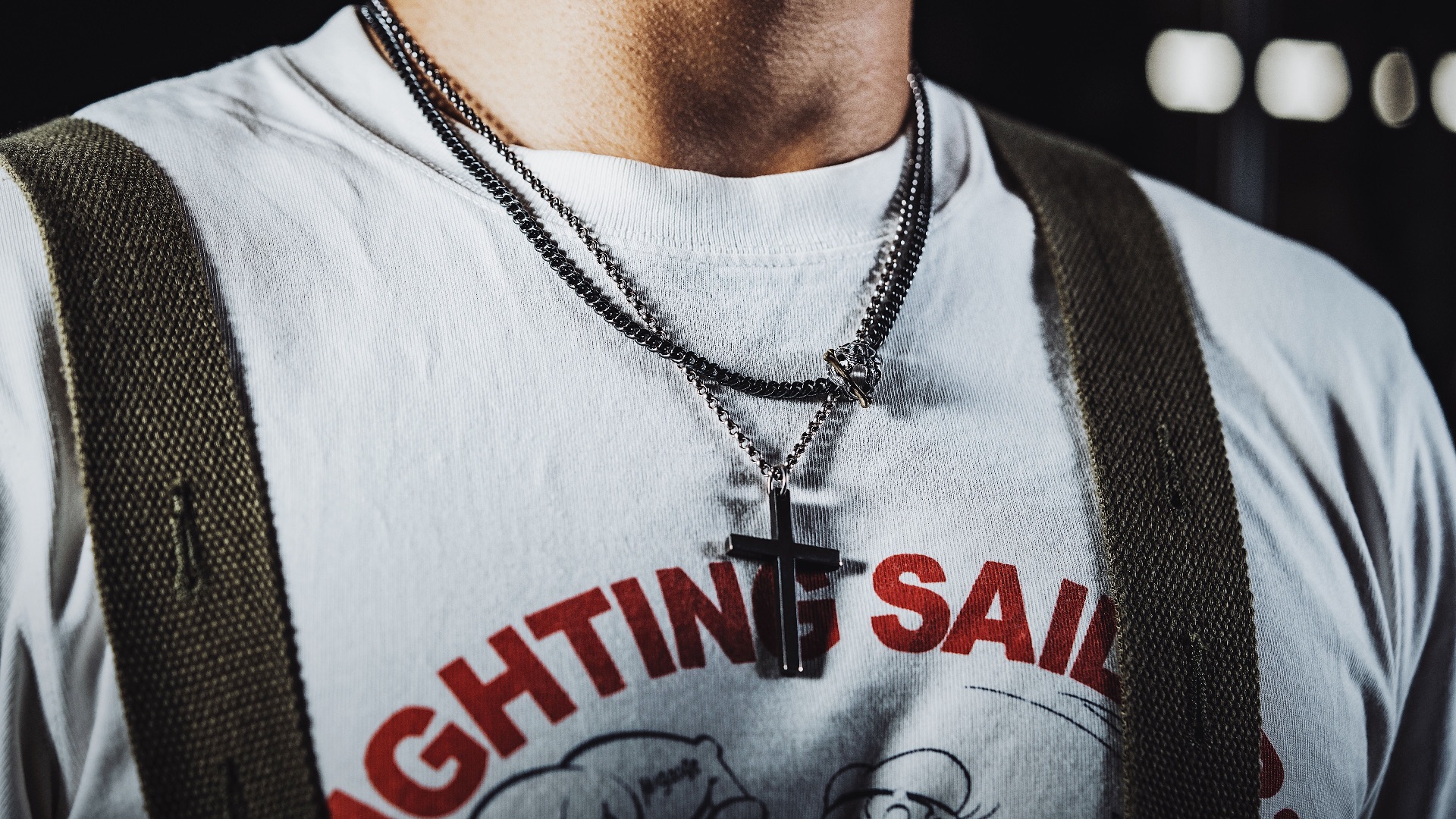 15. Colliers superposés avec pendentifs