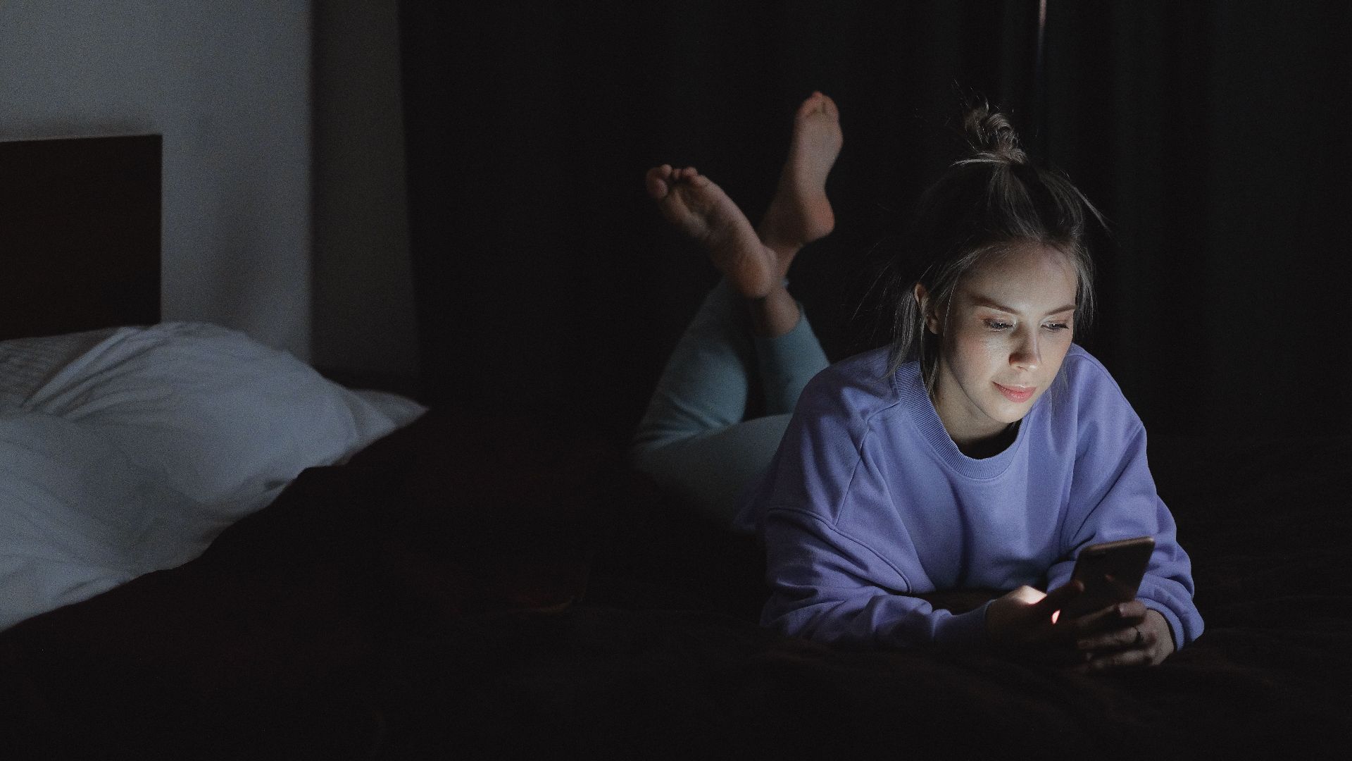 10 habitudes nocturnes qui perturbent le sommeil après 40 ans et 10 alternatives plus saines