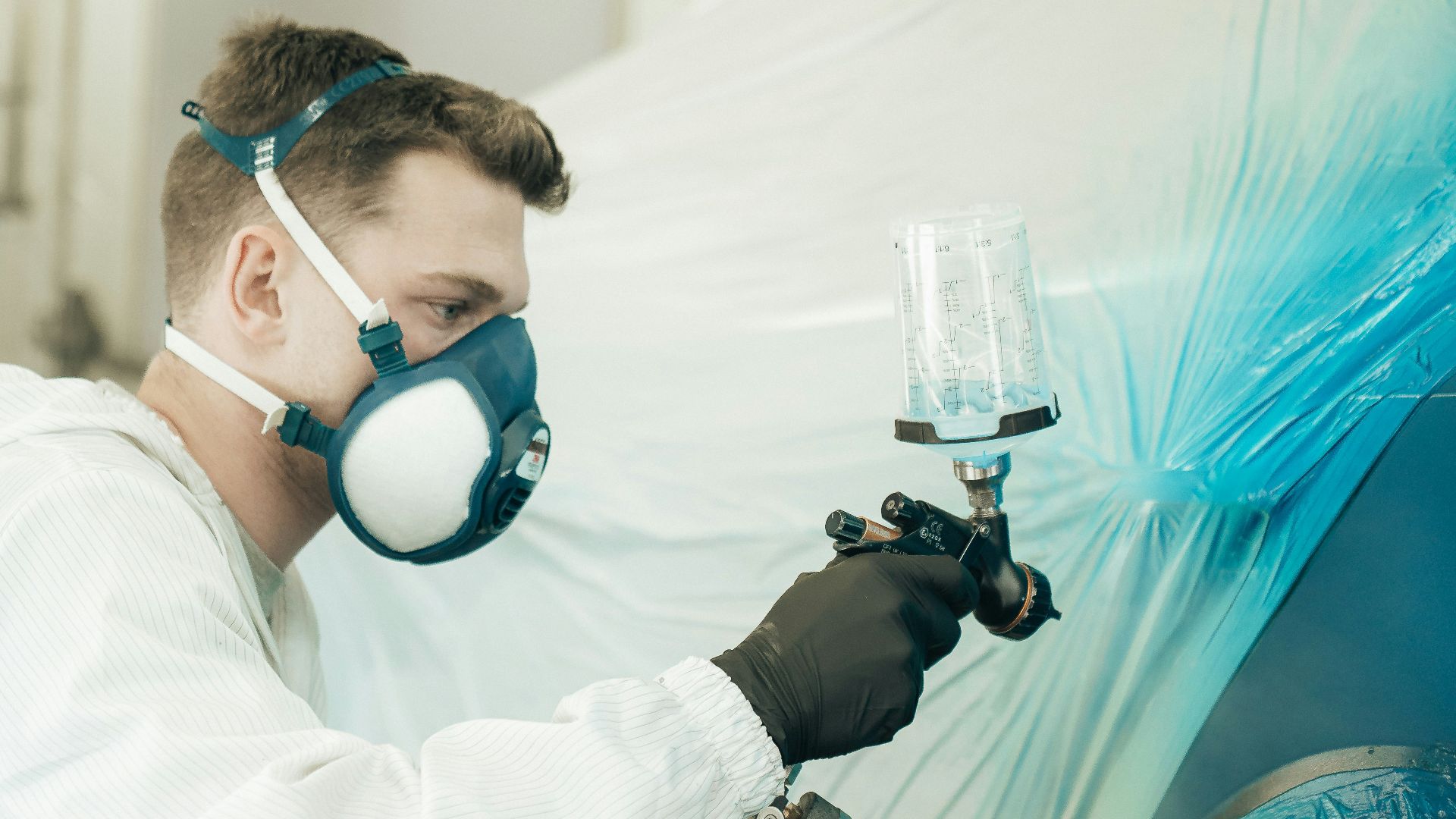 19. La finition de la peinture sous différents éclairages