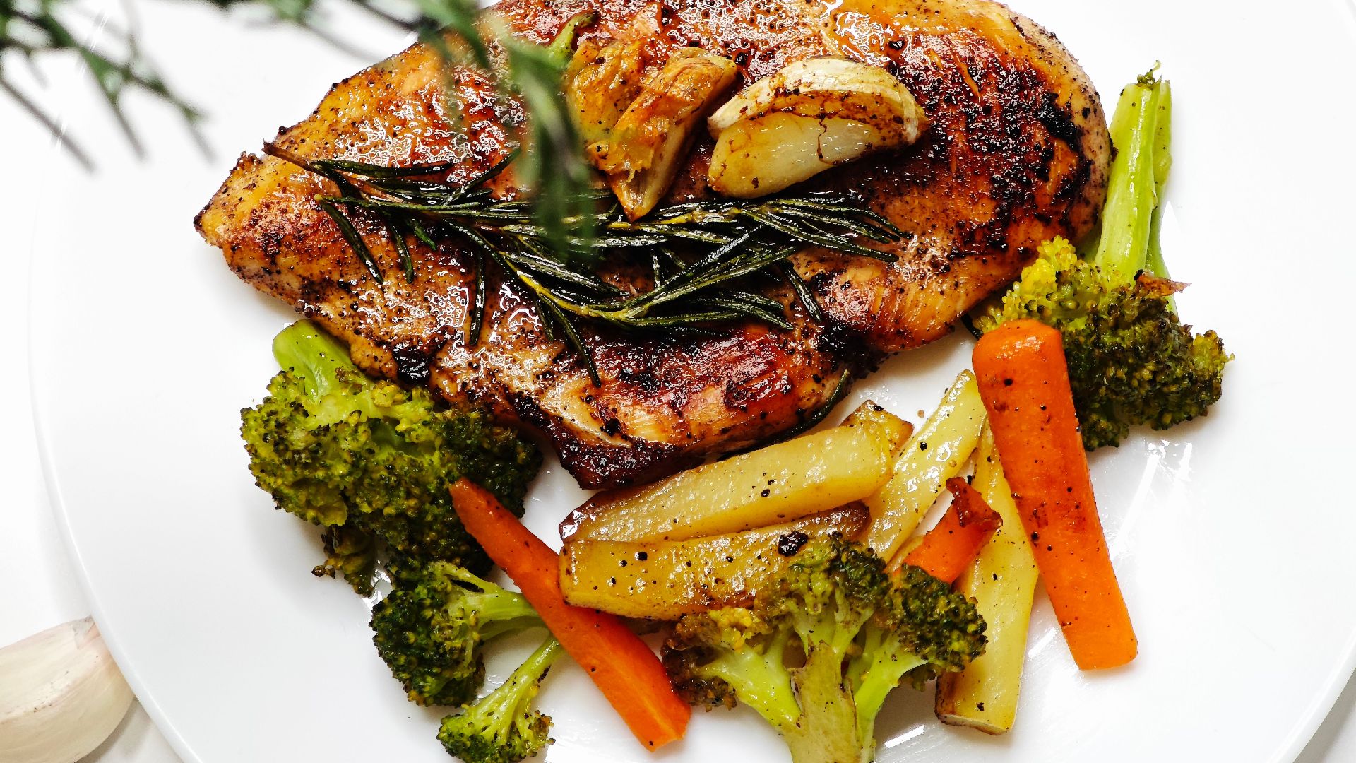1. Poulet grillé aux légumes rôtis