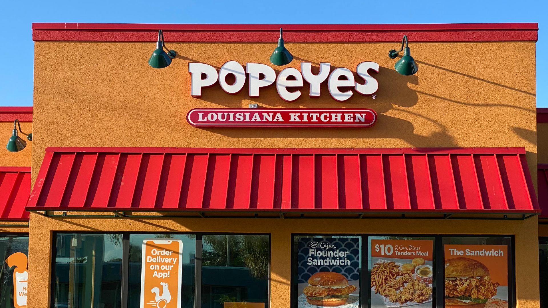 7. Coupe de cheesecake à la fraise Popeyes