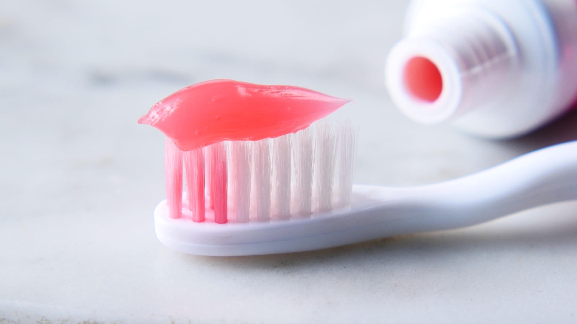 10. Utilisez un dentifrice au fluor