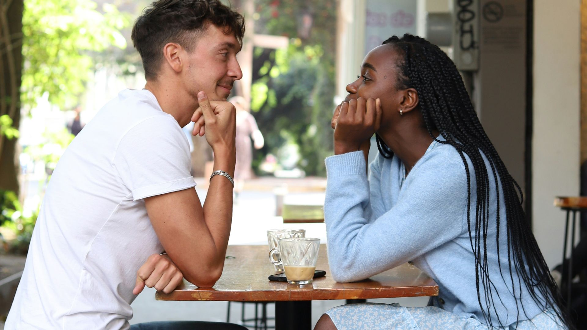 20. Il exprime son amour par des gestes constants