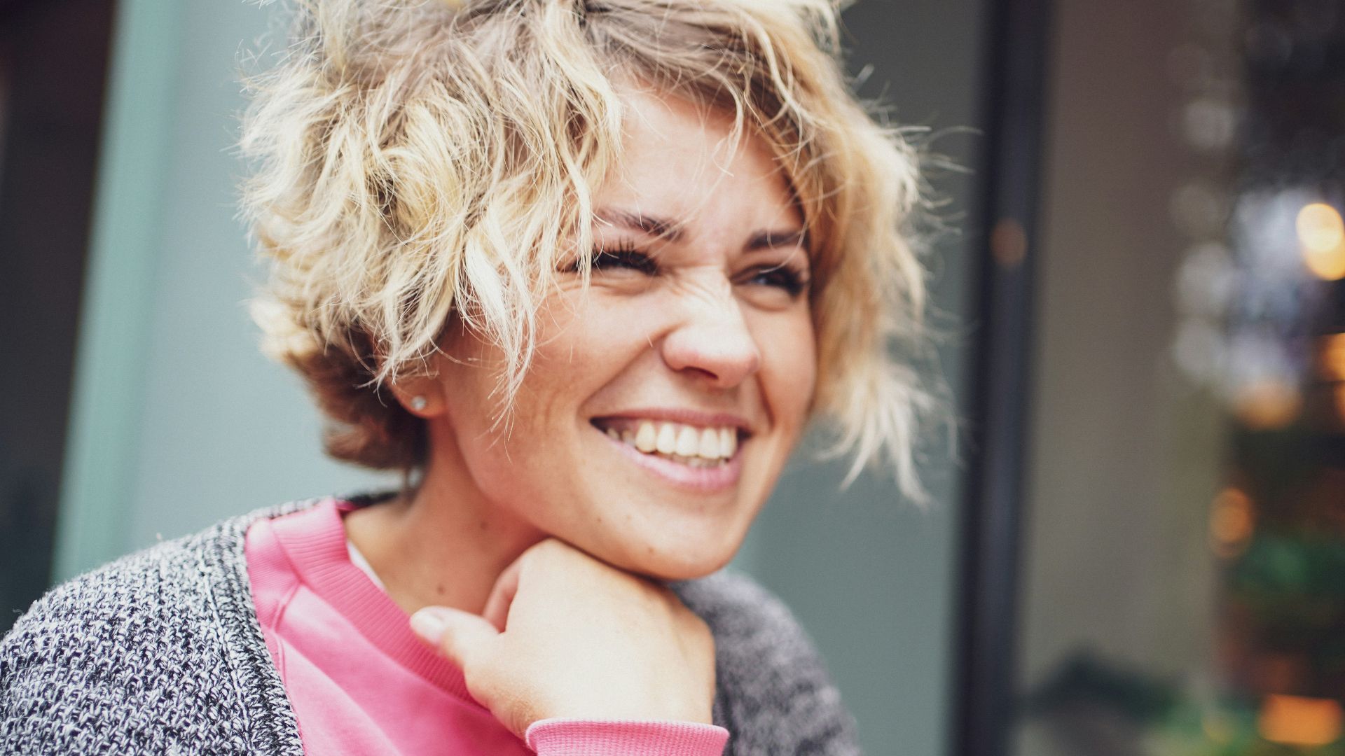 15. Comment une nouvelle coupe de cheveux la met en valeur