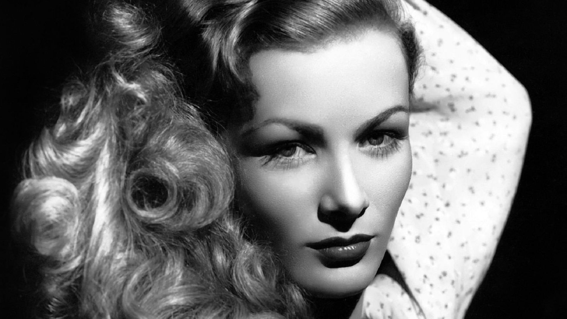 4. Veronica Lake : l'actrice à la coiffure emblématique