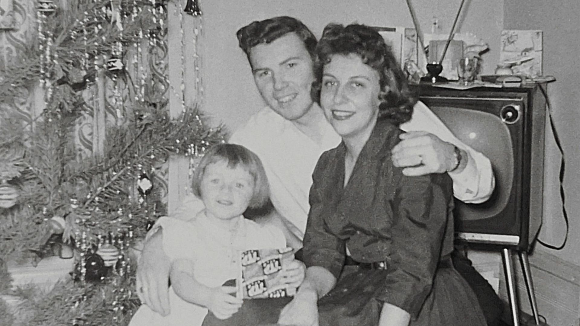 20 Qualities That Made a Man a “Good Husband,” According to Old Self-Help Books
