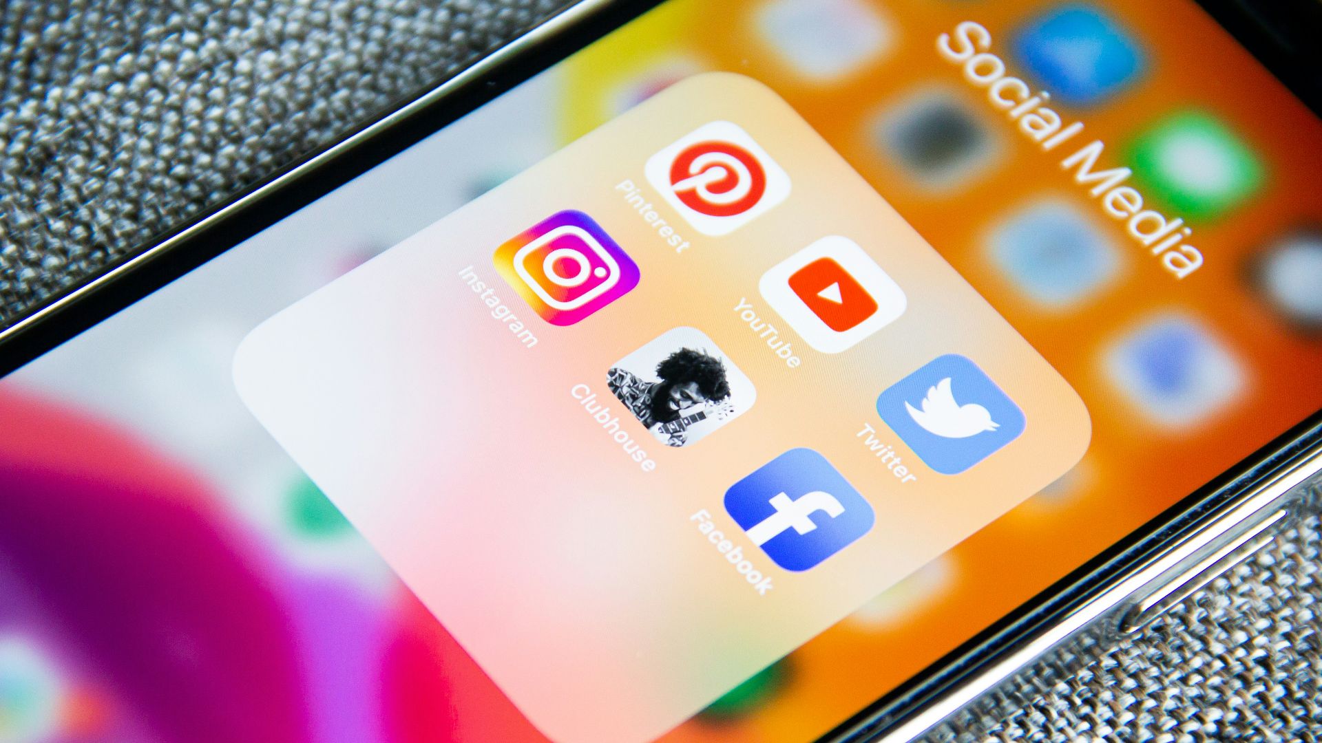 20. Oublier que la vie en ligne est une version éditée de la réalité