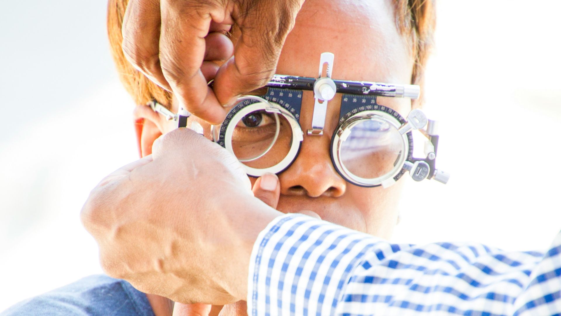 18. Repousser l'examen ophtalmologique sous prétexte que les lunettes « fonctionnent encore très bien »