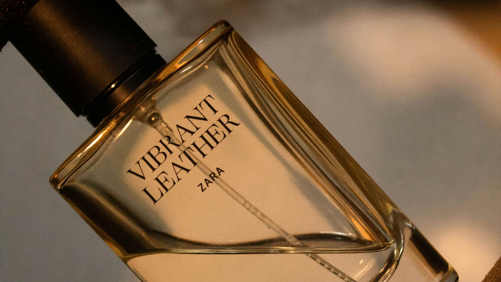 19. Parfum au cuir synthétique