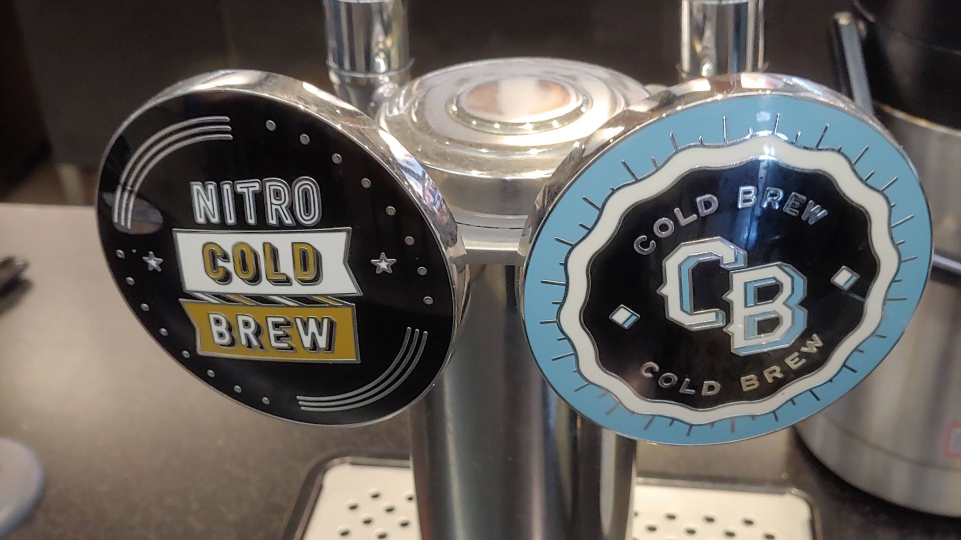 6. Café froid à la nitro avec mousse froide au miel salé