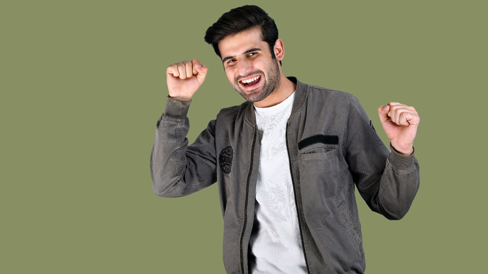 10. Il parle davantage de respecter les femmes qu’il ne le fait dans la pratique