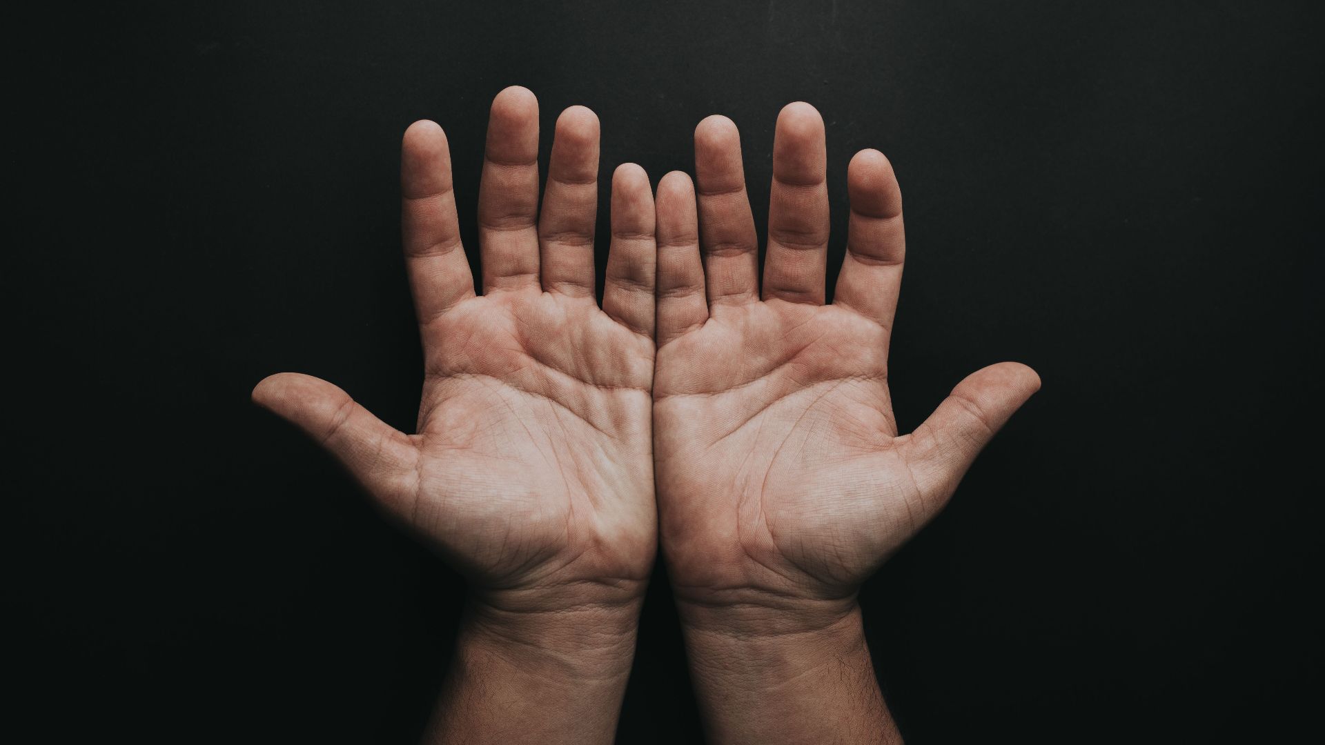 1. Vous avez les mains moites