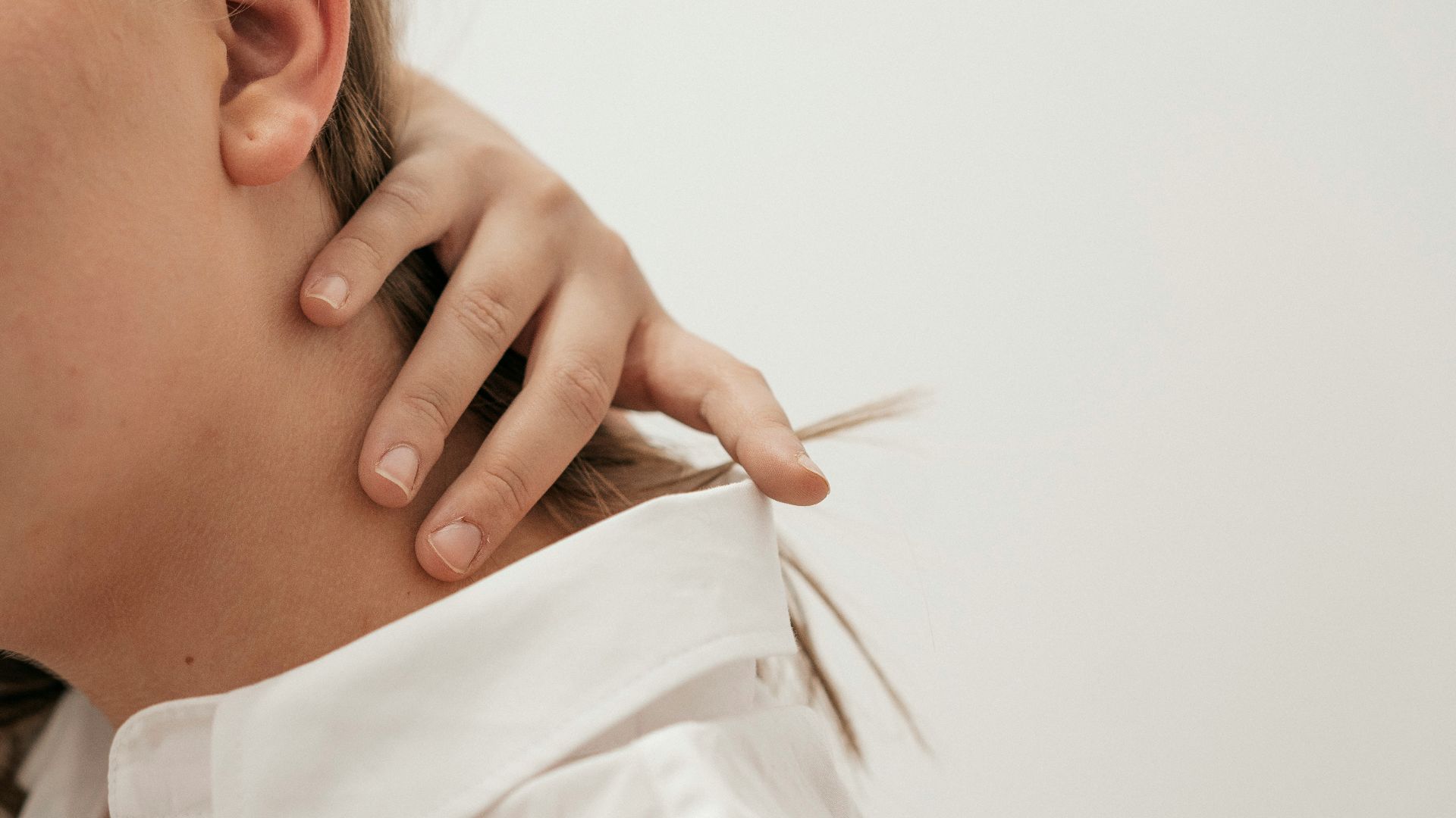 5. Cela peut provoquer des raideurs au niveau de la nuque et des épaules