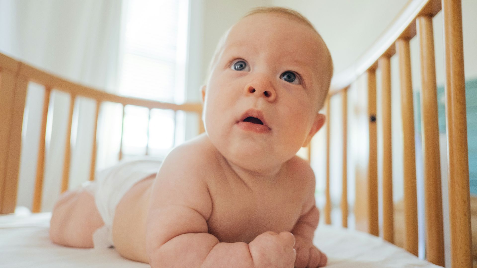 2. Veiller à ce que le lit de bébé soit entièrement dégagé