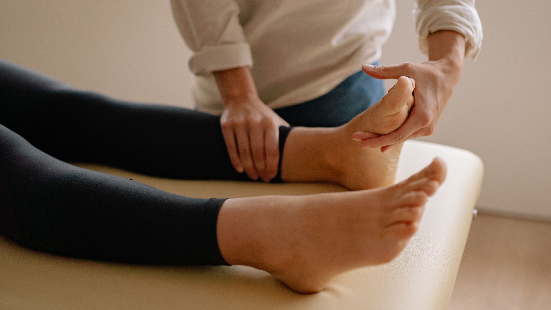 10. Pouls faibles ou absents au niveau des pieds