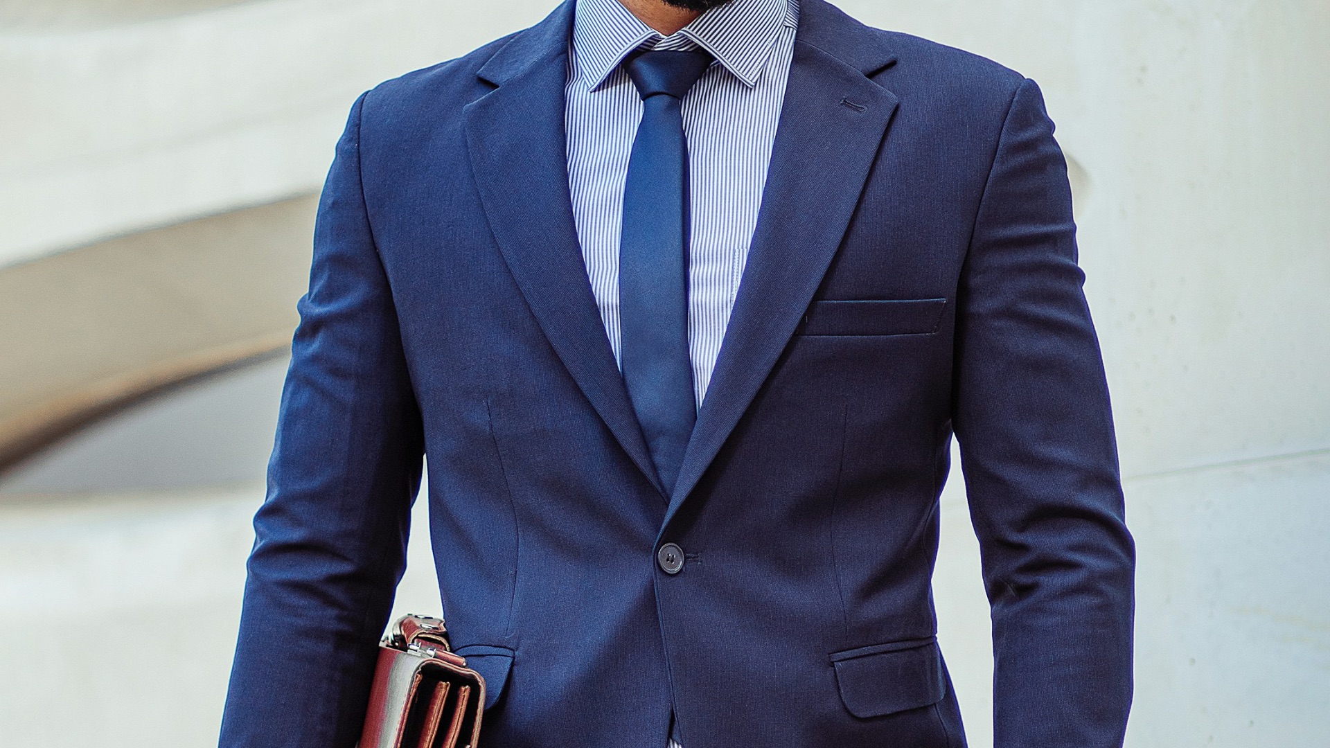 3. Choisissez une chemise qui crée un contraste