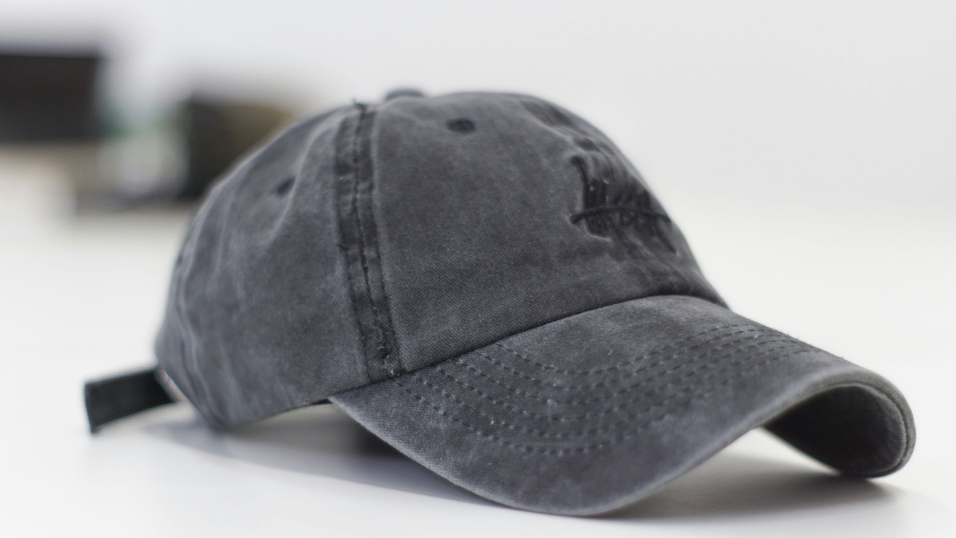 14. Casquettes de baseball usées