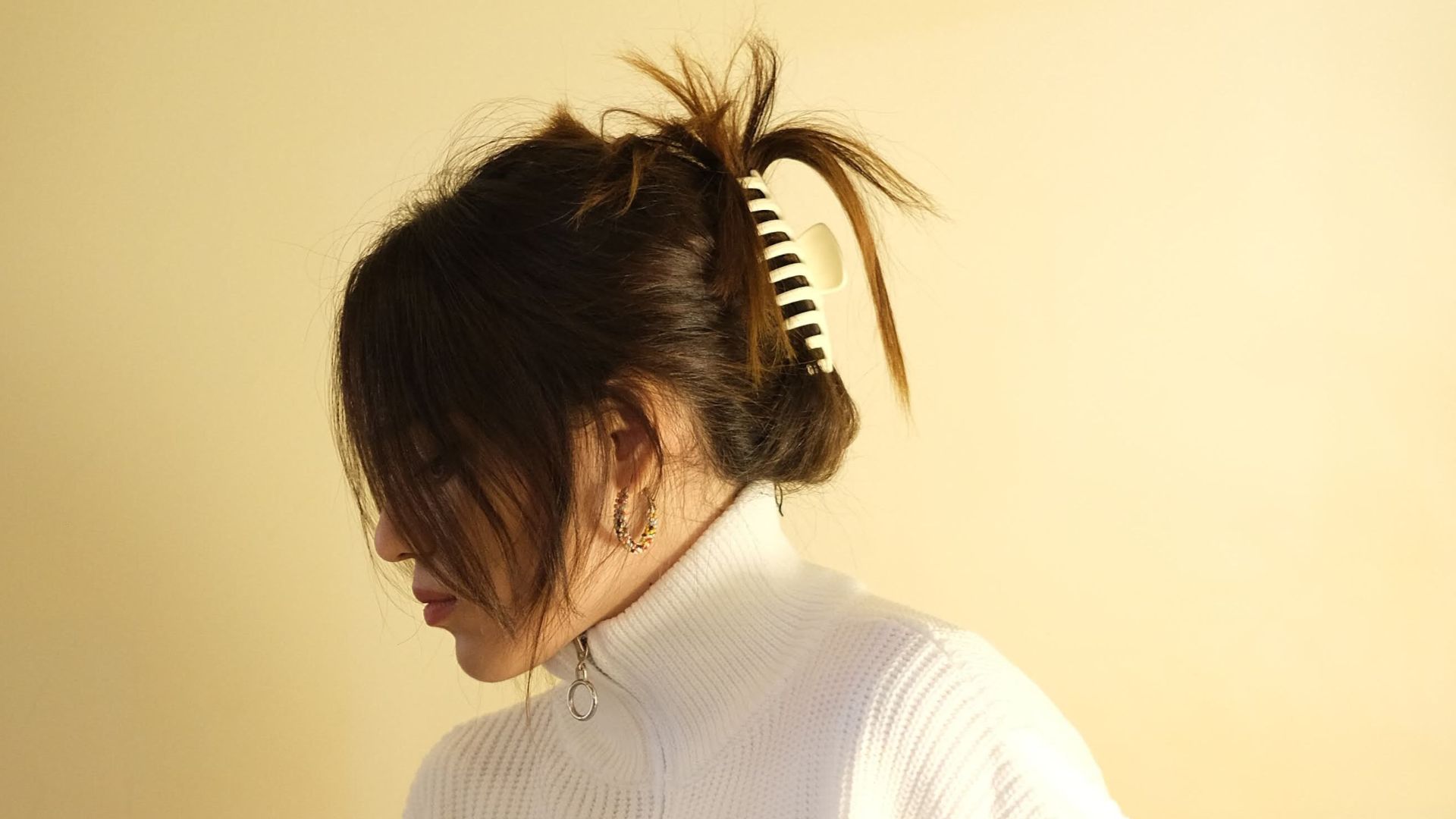 7. Une pince à cheveux en forme de griffe