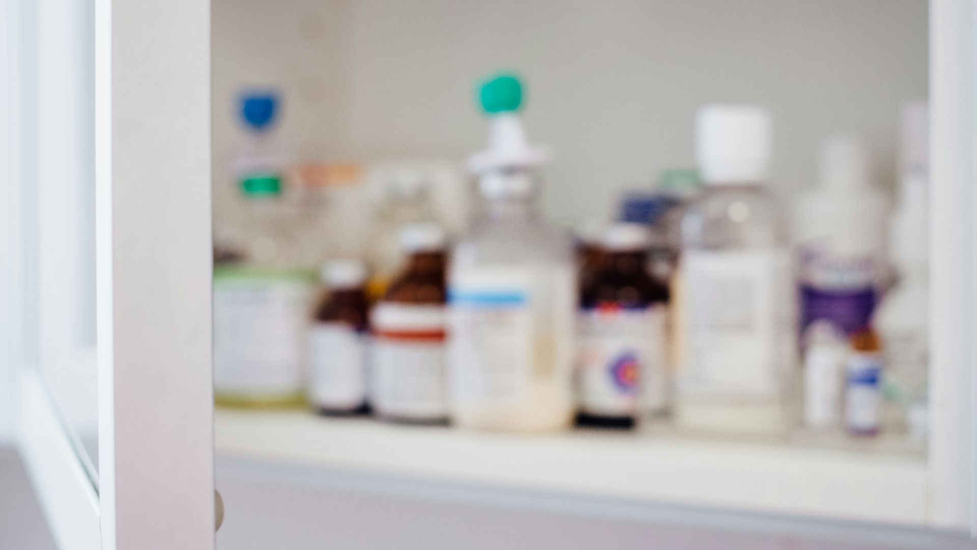 10. Aménager une armoire à pharmacie dans un renfoncement