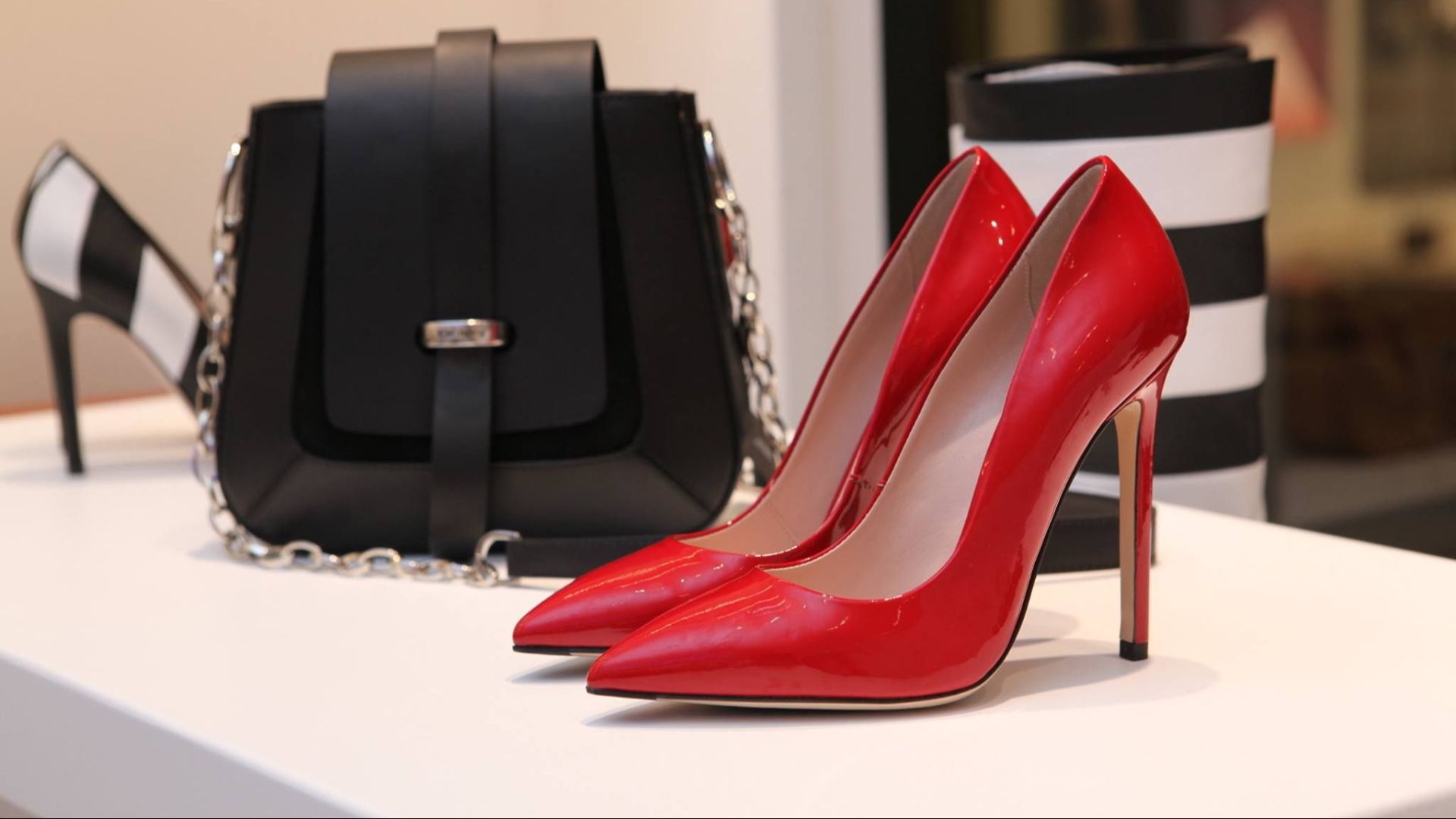 19. Assortir ses chaussures et son sac sans qu’ils soient identiques