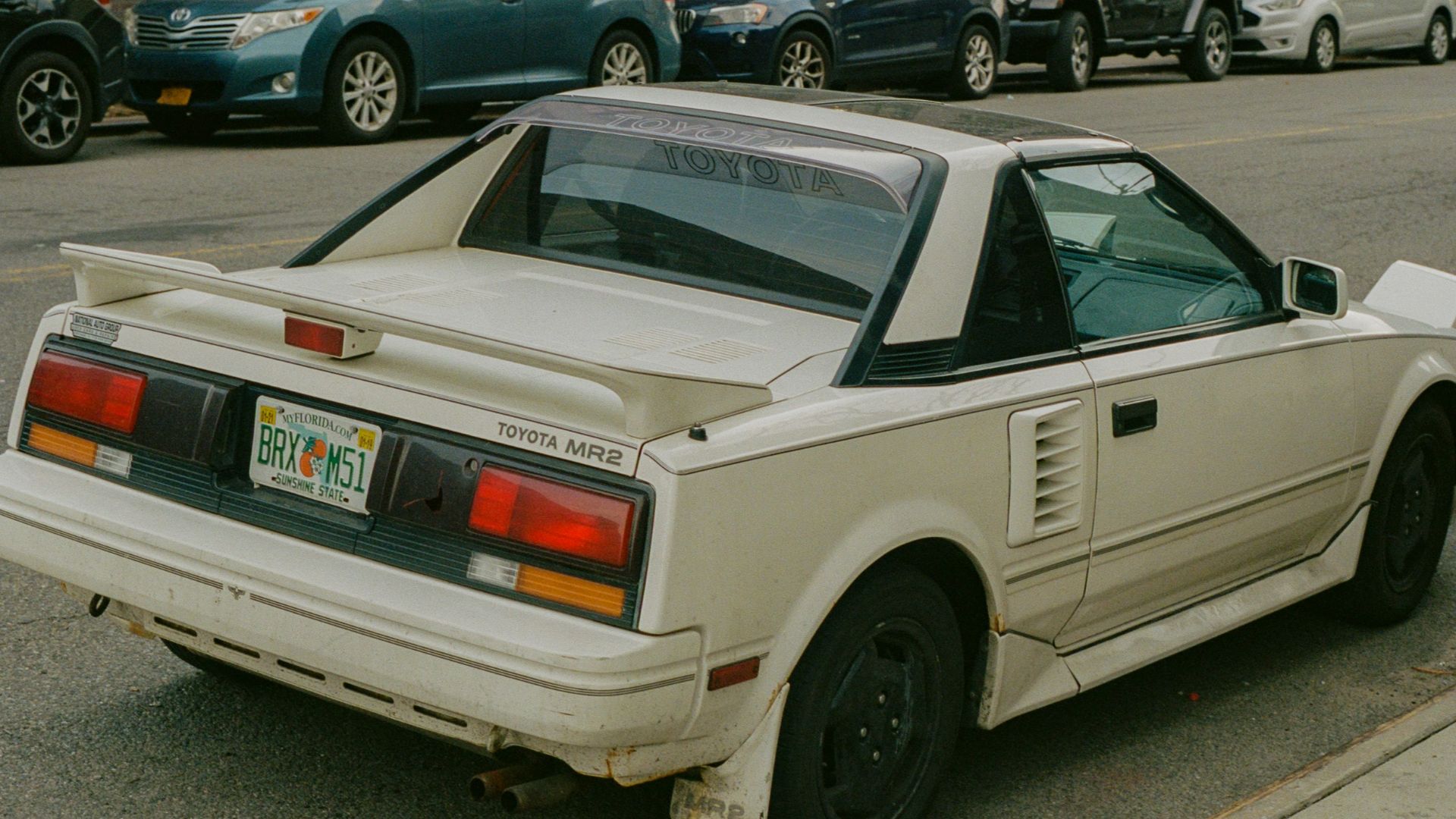 1. Toyota MR2 Spyder : un roadster élégant à la puissance modeste