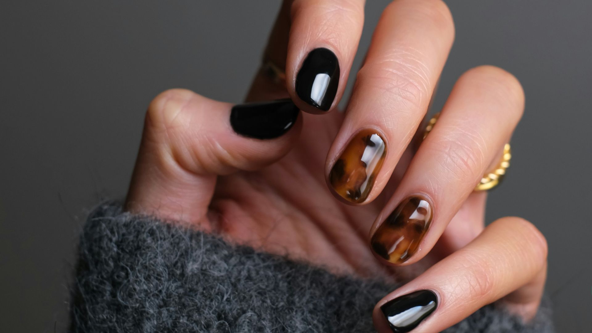 10. Ongles « écaille de tortue »
