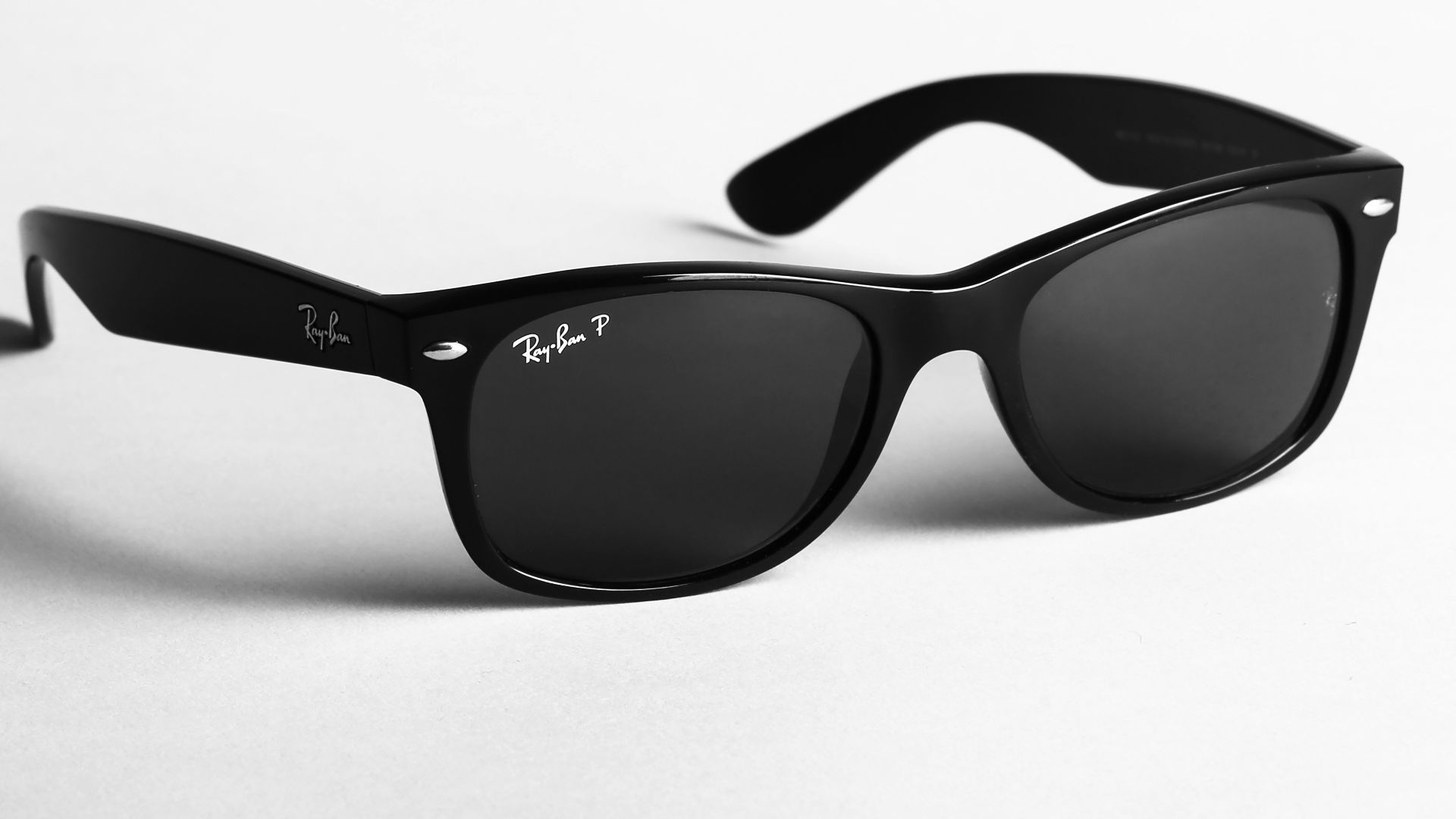 18. Des lunettes de soleil très ornées en soirée