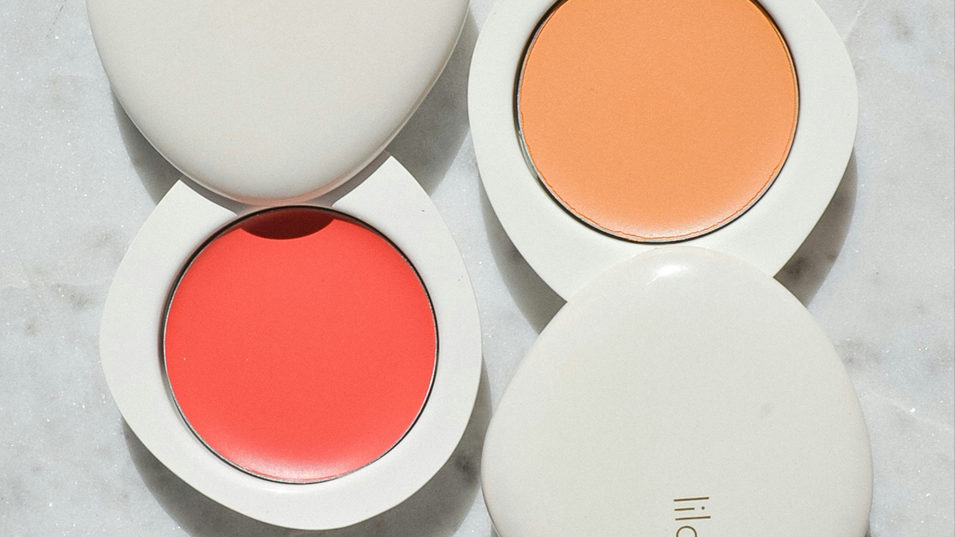 8. Apportez de la couleur avec un fard à joues en crème